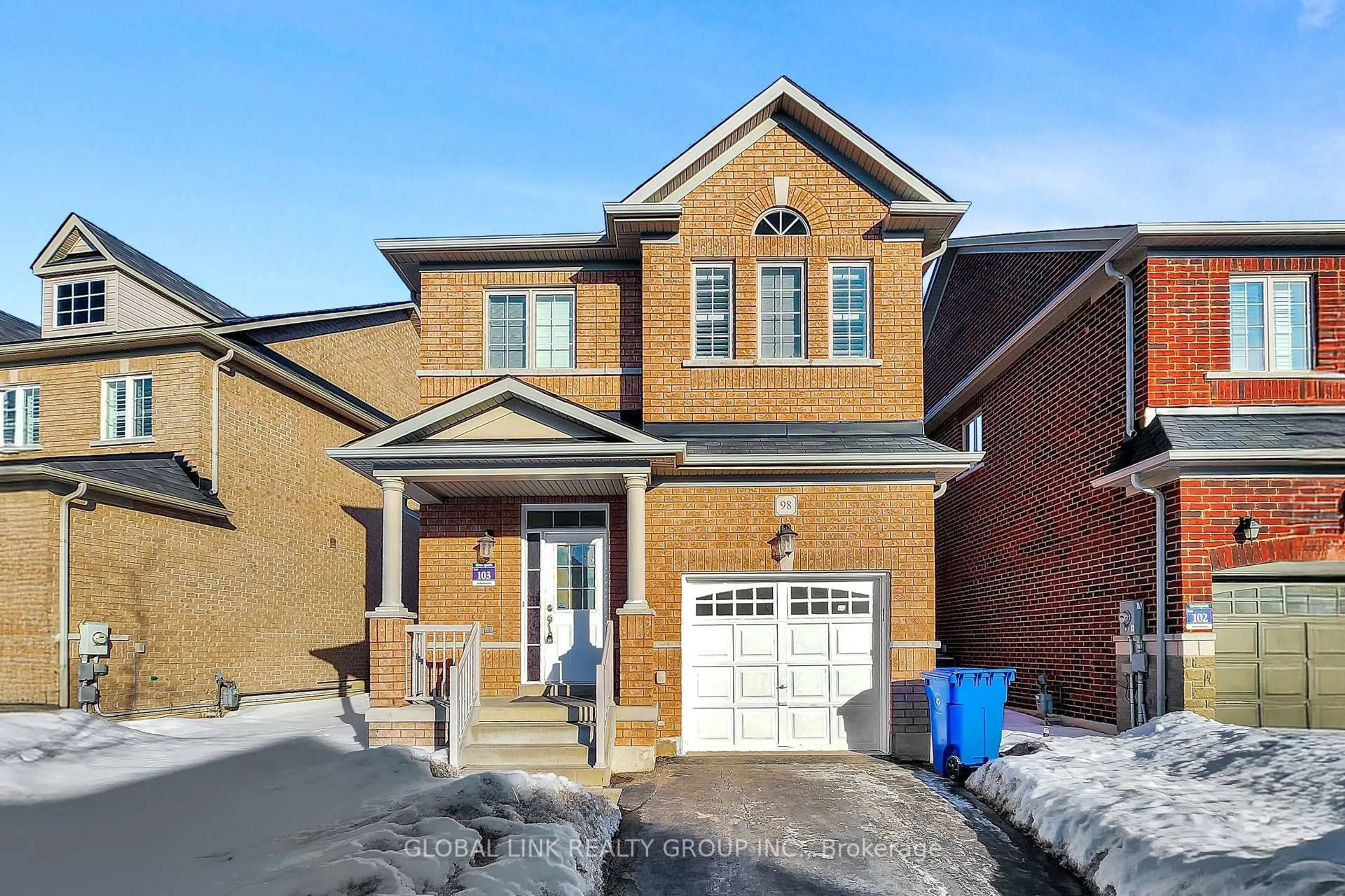 Home with brick exterior material, street for 98 wilf morden Rd, Whitchurch-Stouffville Ontario L4A 0K1