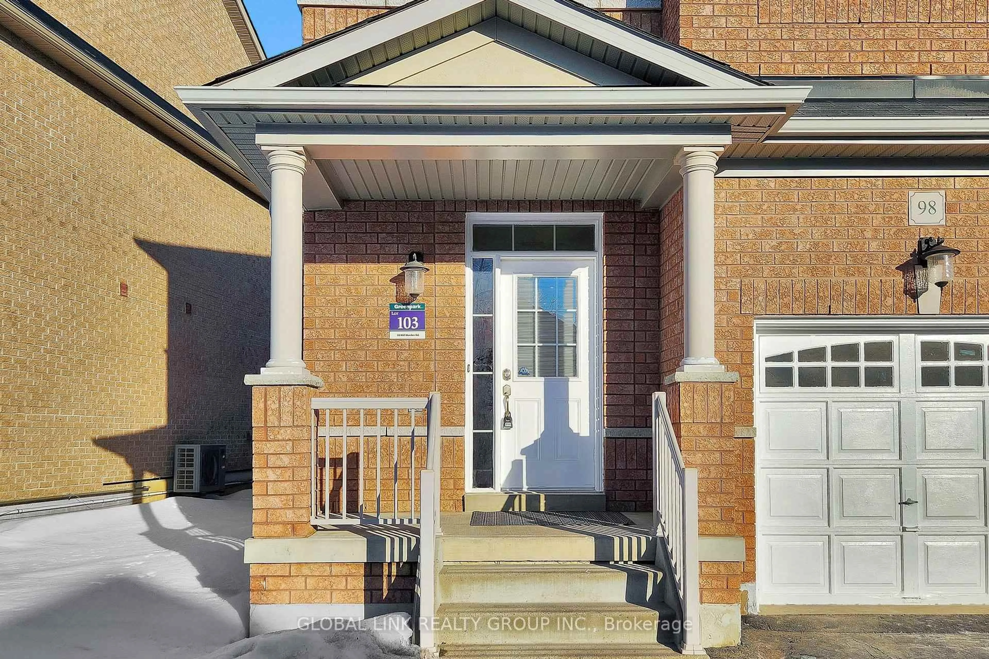 Unknown for 98 wilf morden Rd, Whitchurch-Stouffville Ontario L4A 0K1