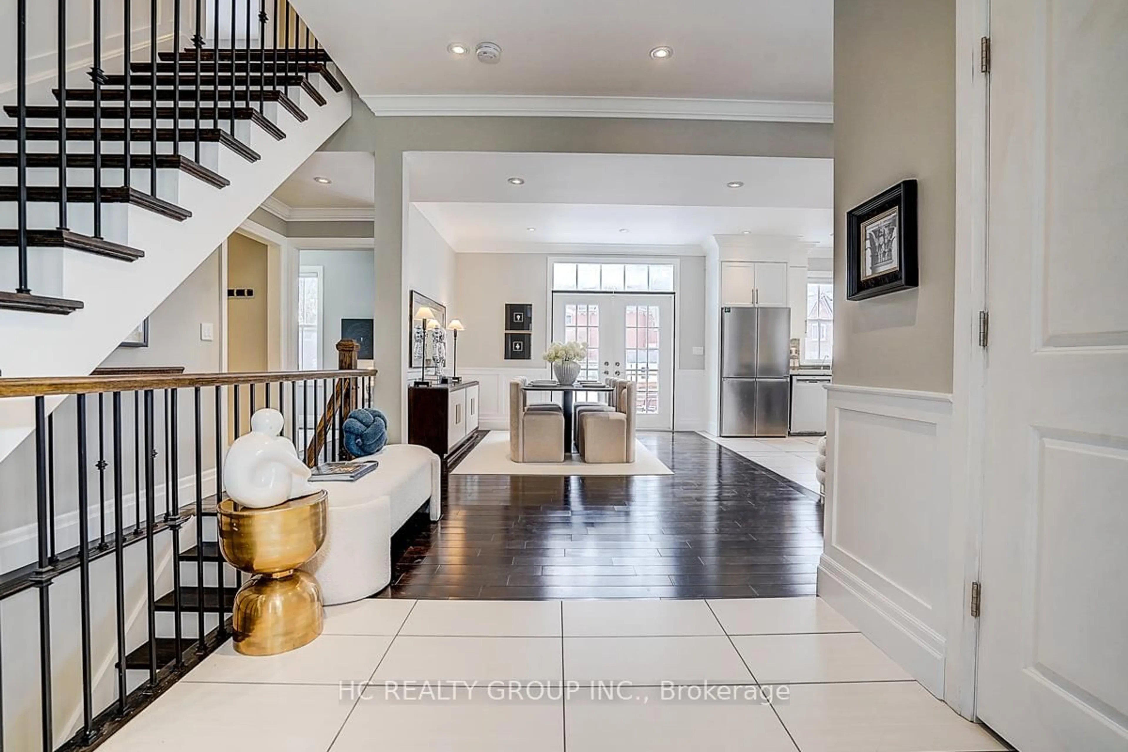 Indoor entryway for 8 Beech St, Markham Ontario L3P 2A2