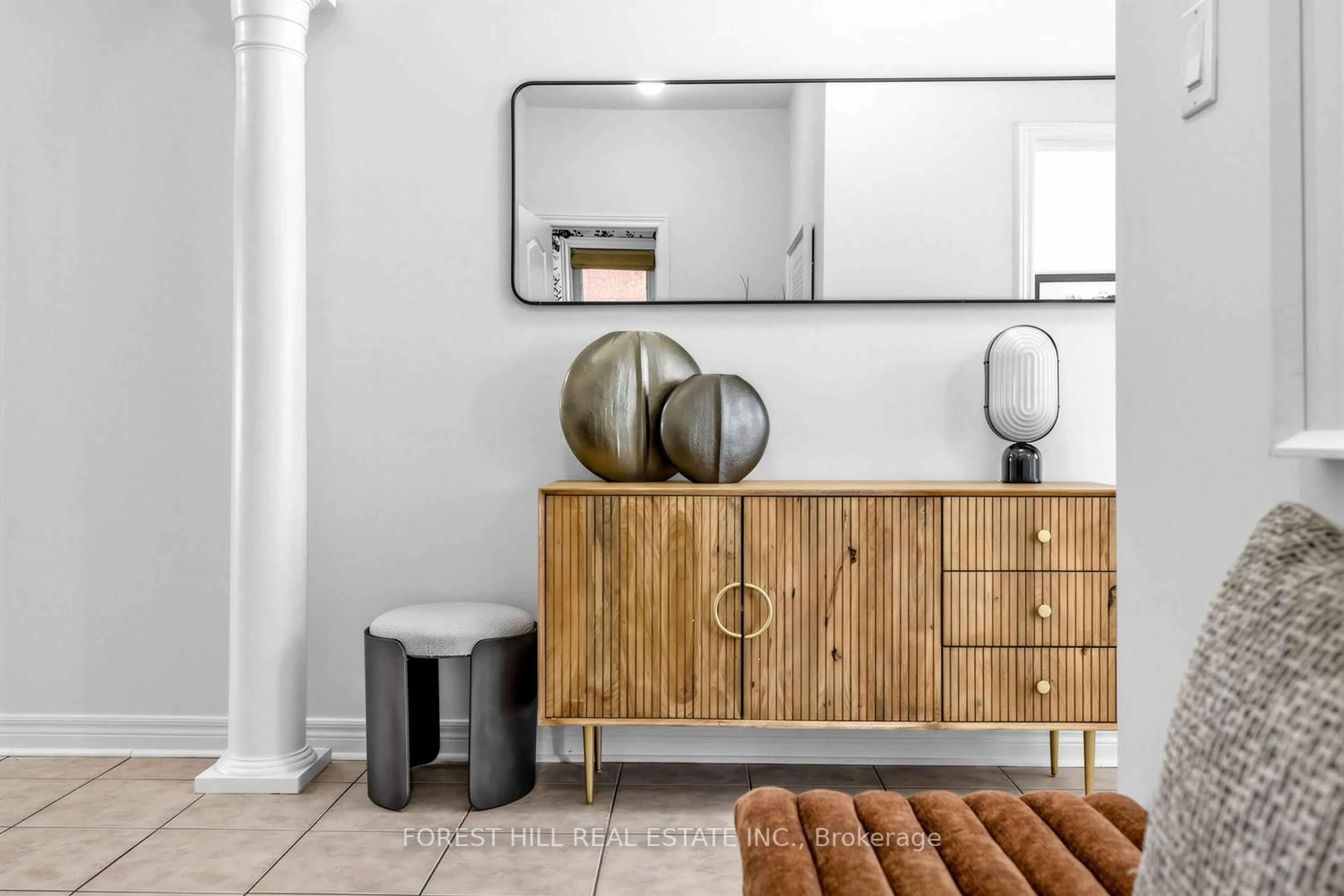 Indoor entryway for 240 Swan Park Rd, Markham Ontario L6E 0B1