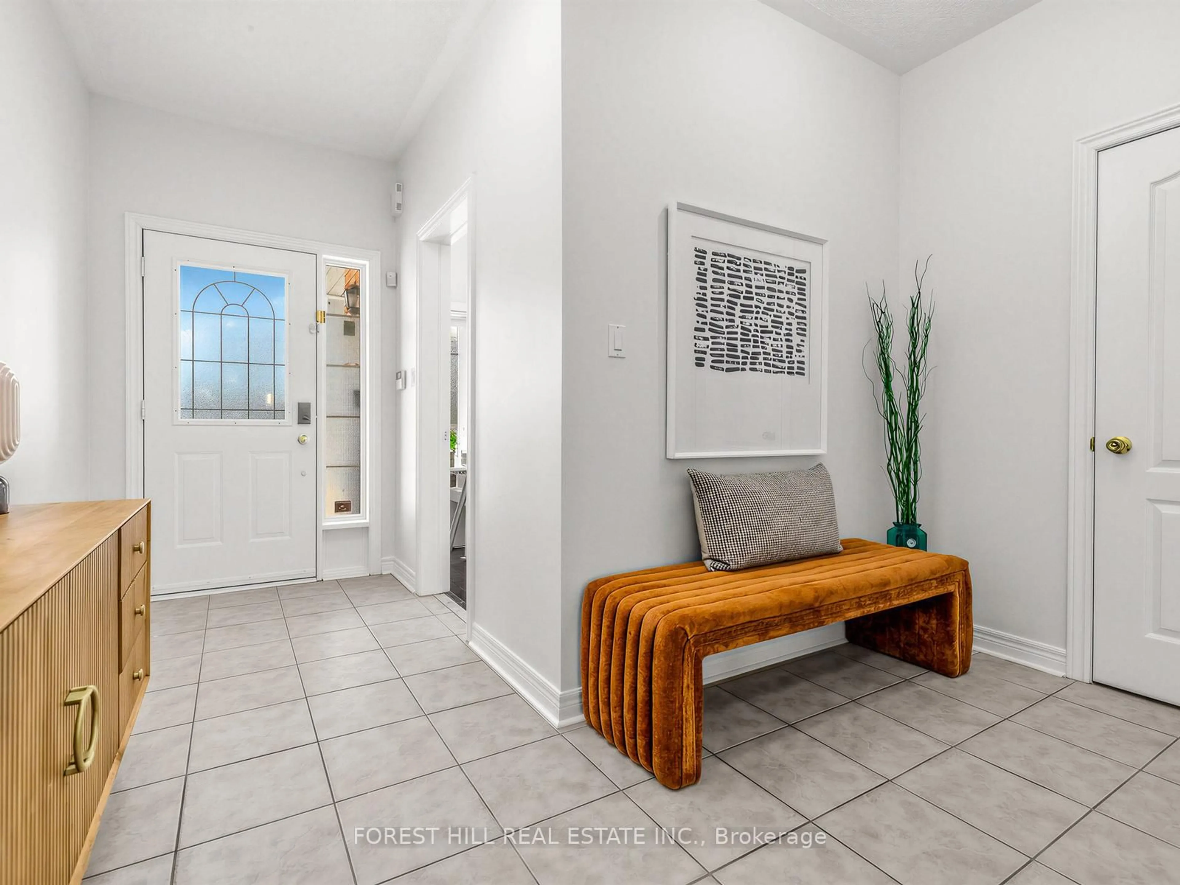 Indoor entryway for 240 Swan Park Rd, Markham Ontario L6E 0B1