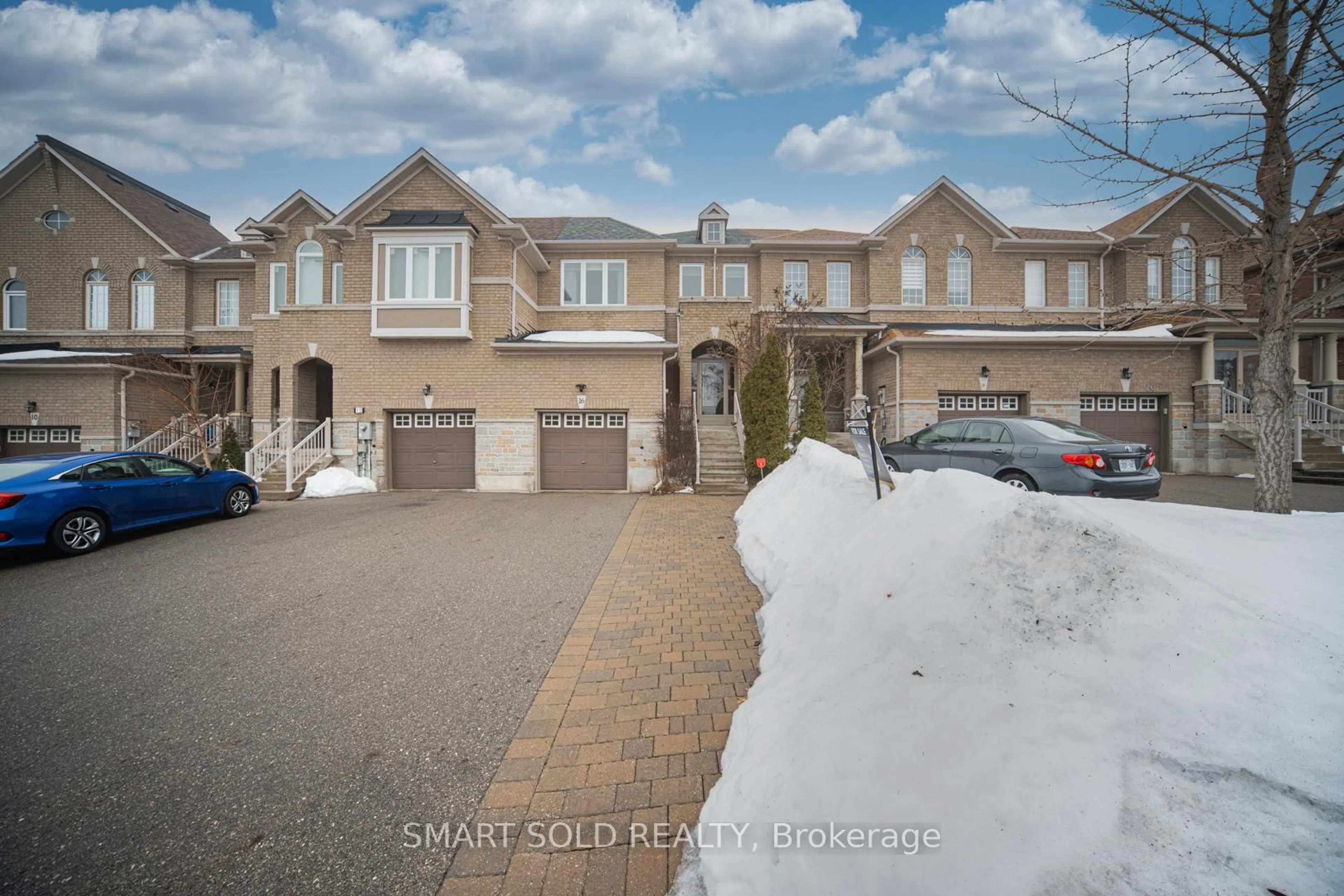 A pic from outside/outdoor area/front of a property/back of a property/a pic from drone, street for 16 Gauguin Ave, Vaughan Ontario L4J 9J7