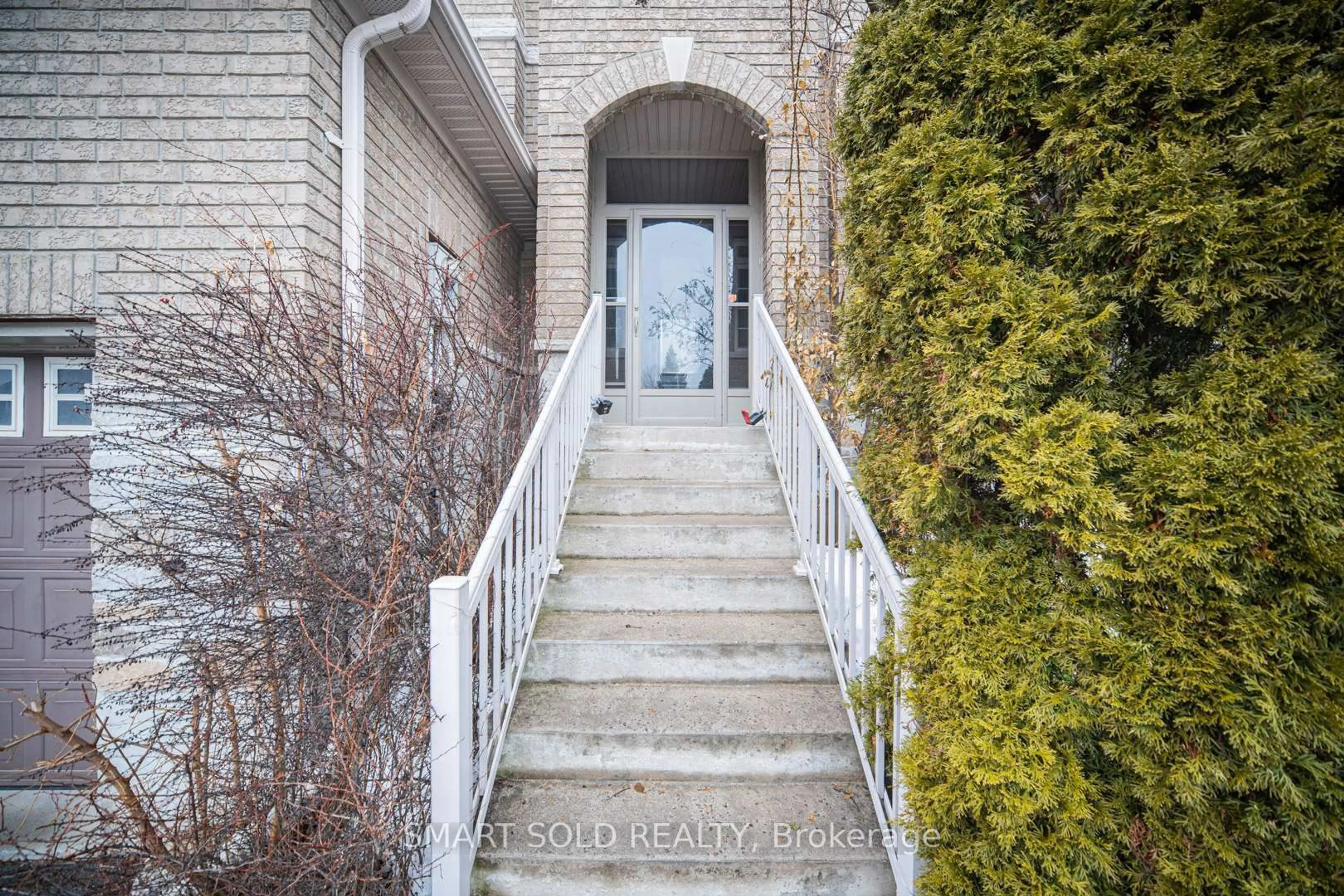 Unknown for 16 Gauguin Ave, Vaughan Ontario L4J 9J7