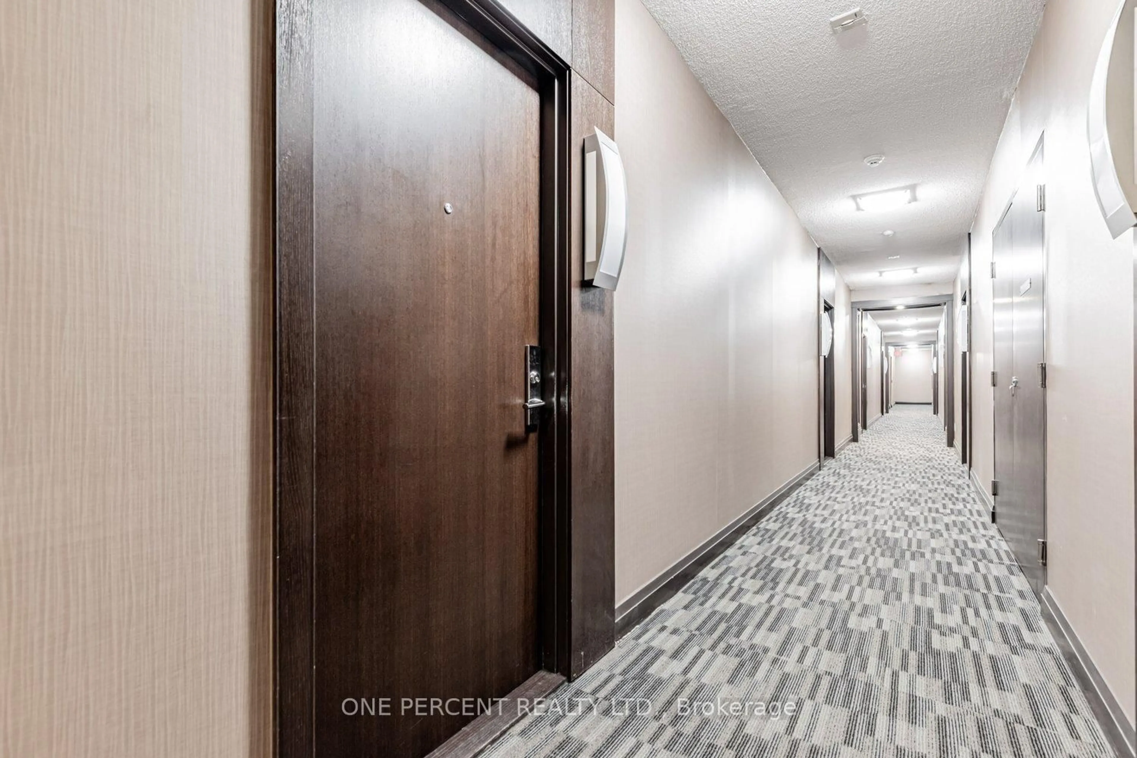 Indoor foyer for 21 Upper Duke Cres #401, Markham Ontario L6G 0B7