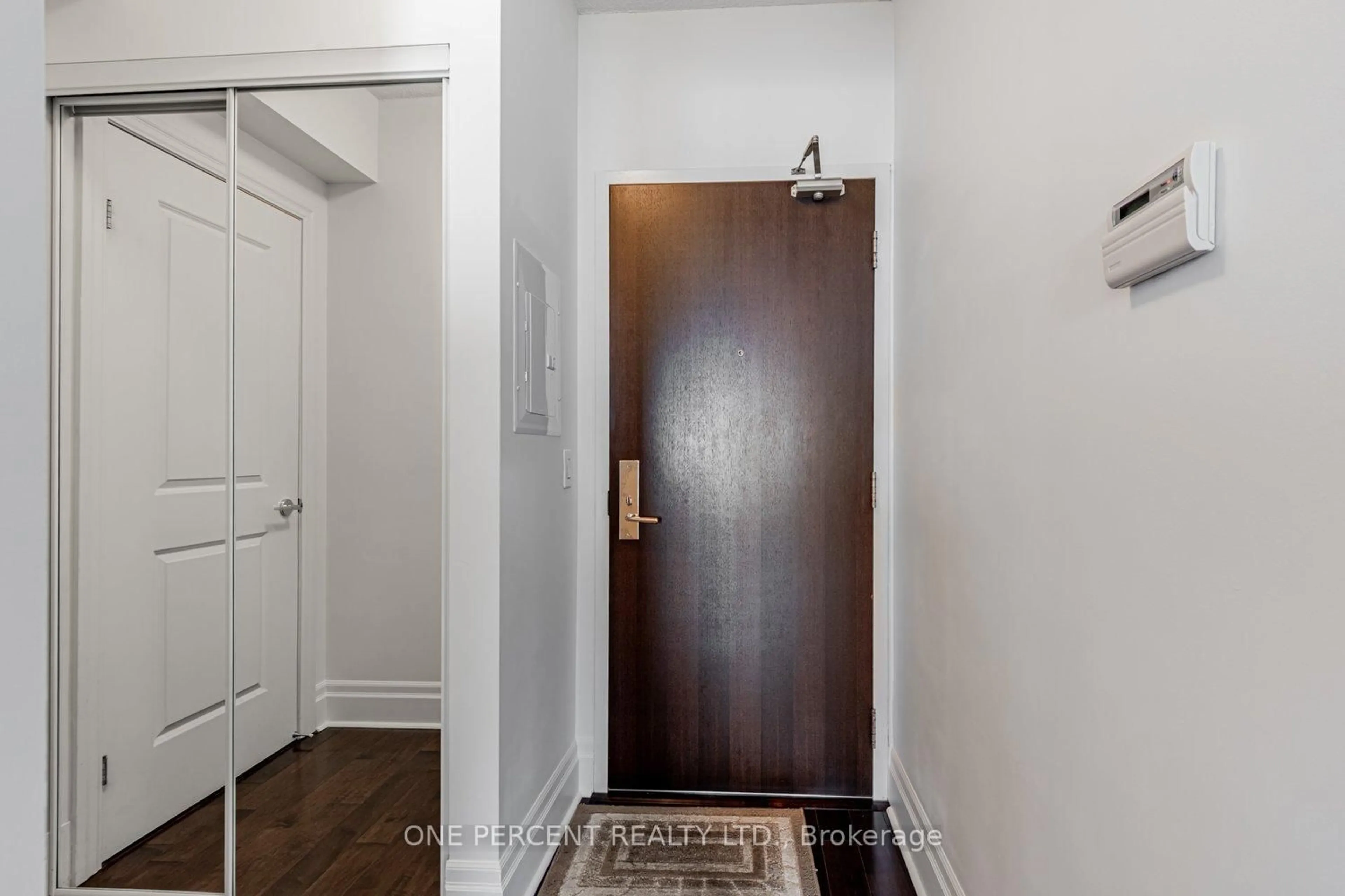 Indoor entryway for 21 Upper Duke Cres #401, Markham Ontario L6G 0B7