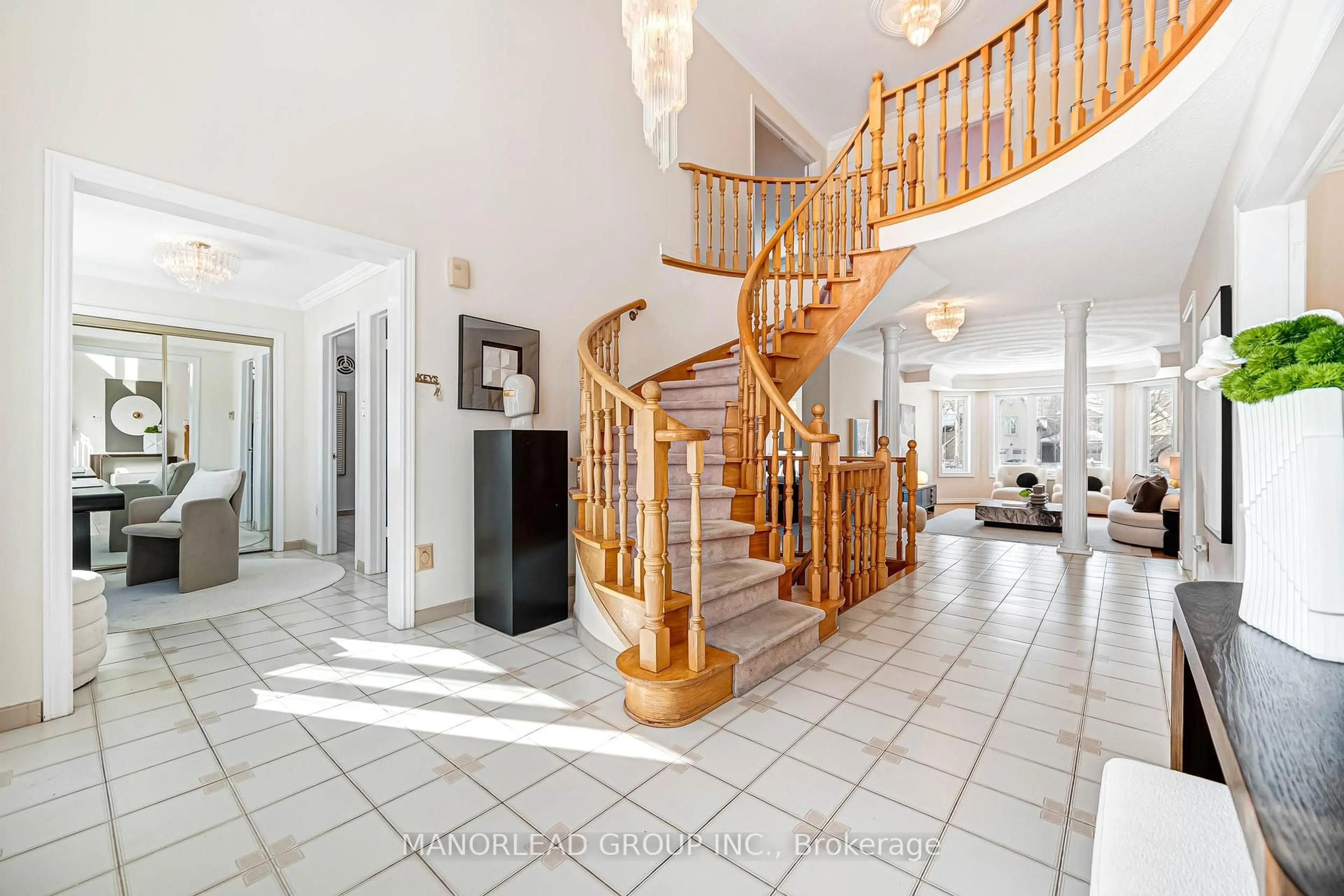 Indoor foyer for 45 Aitken Circ, Markham Ontario L3R 7L3