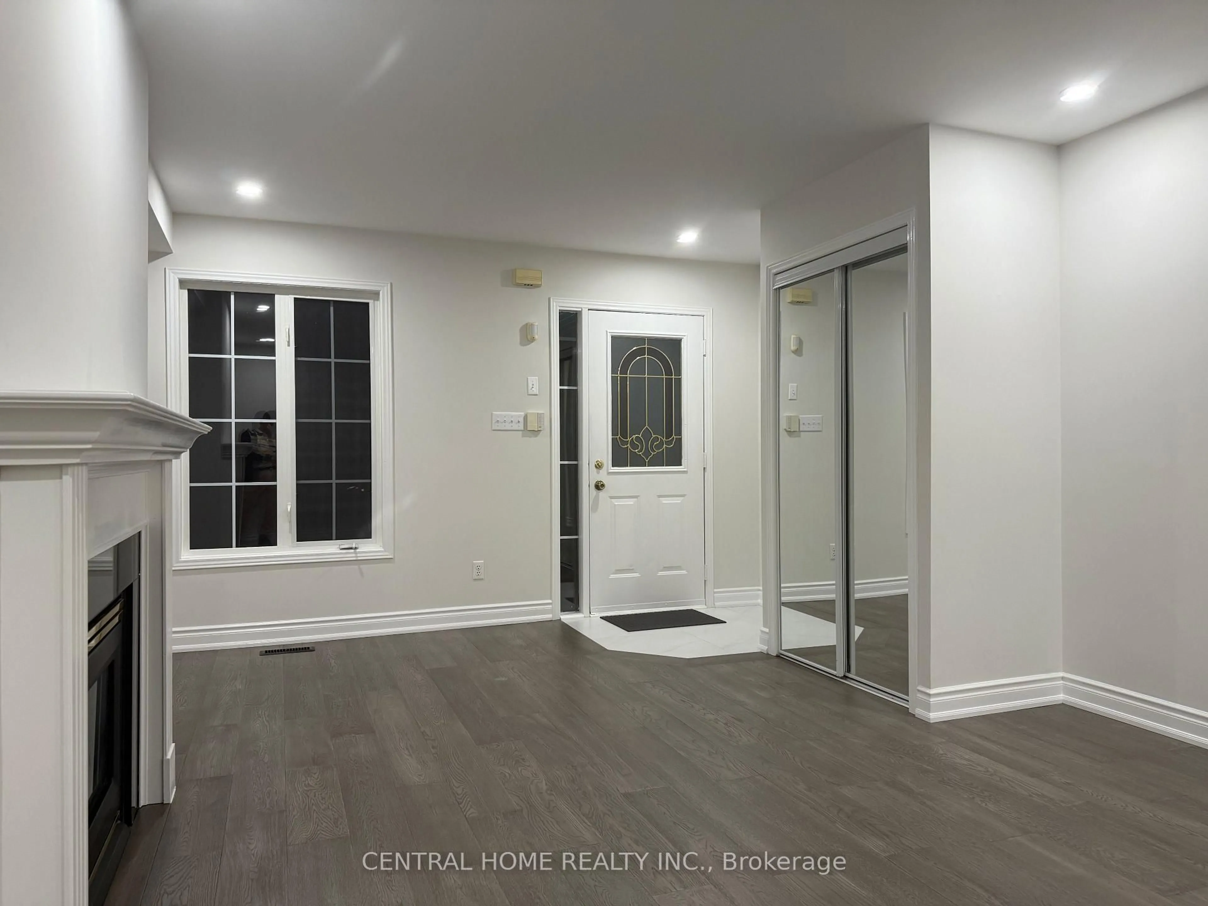 Indoor entryway for 81 Bassett Ave, Richmond Hill Ontario L4B 4H5