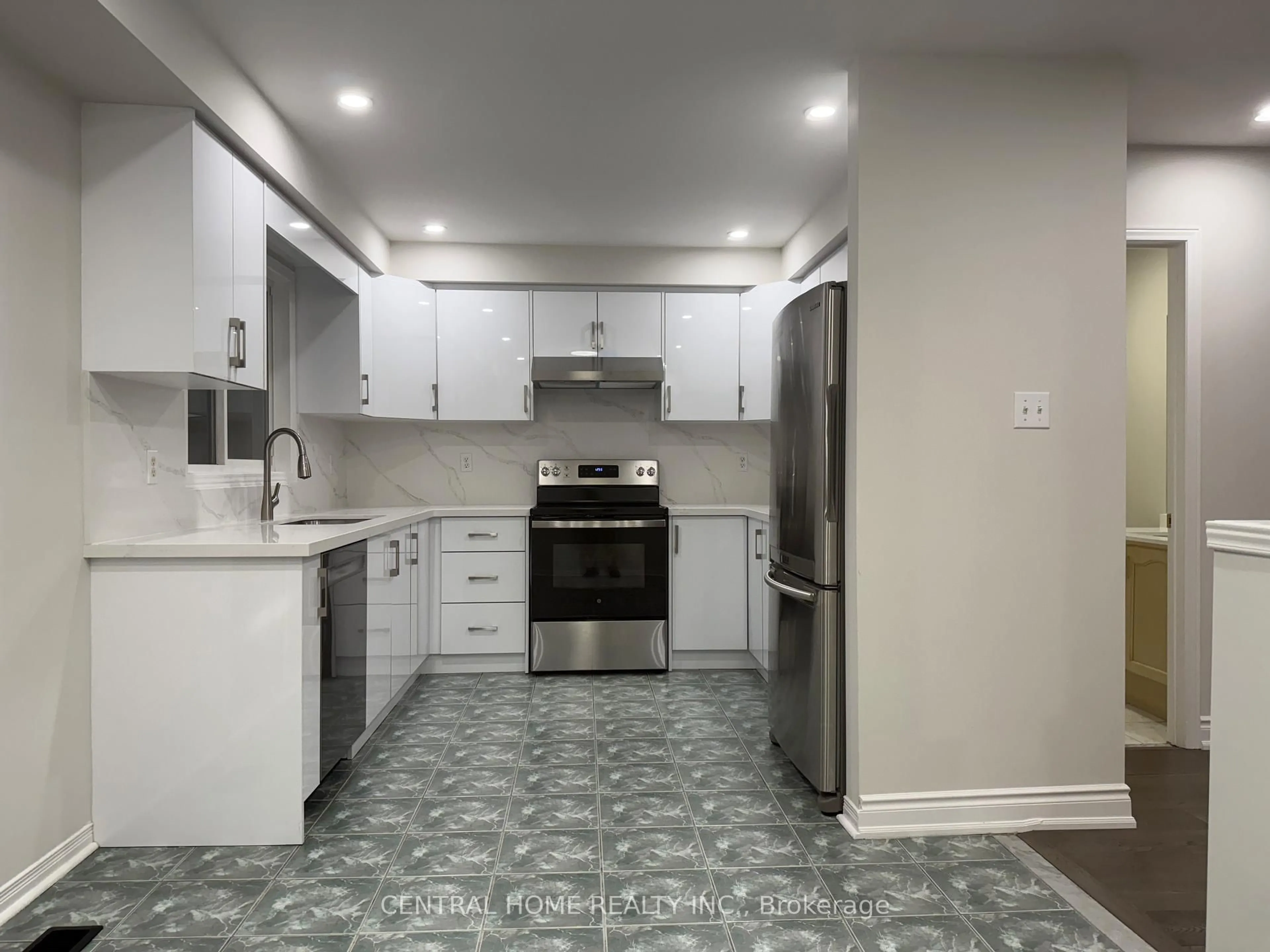 Unknown for 81 Bassett Ave, Richmond Hill Ontario L4B 4H5