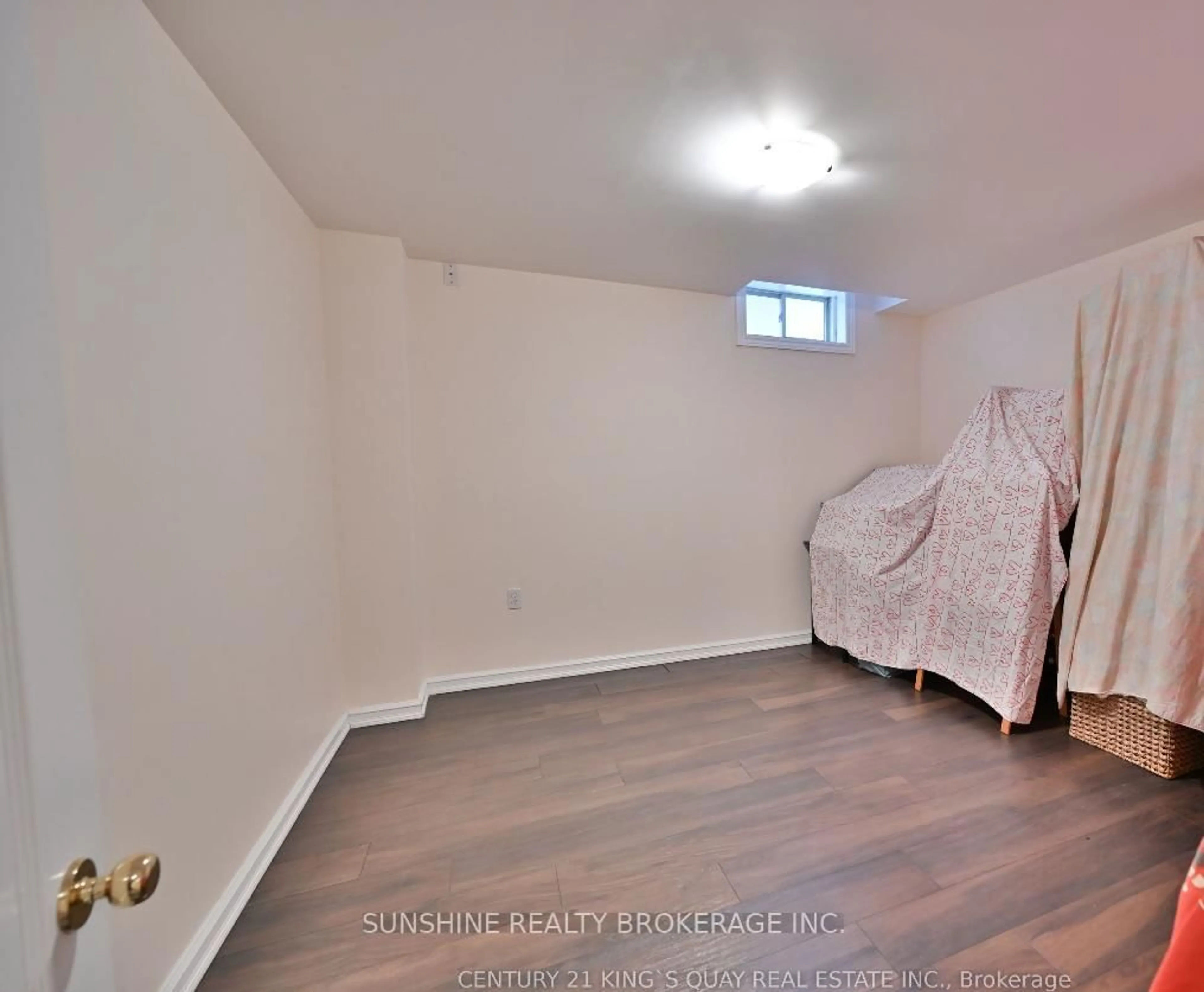 A pic of a room for 12 Princeton Ave, Richmond Hill Ontario L4S 2E2