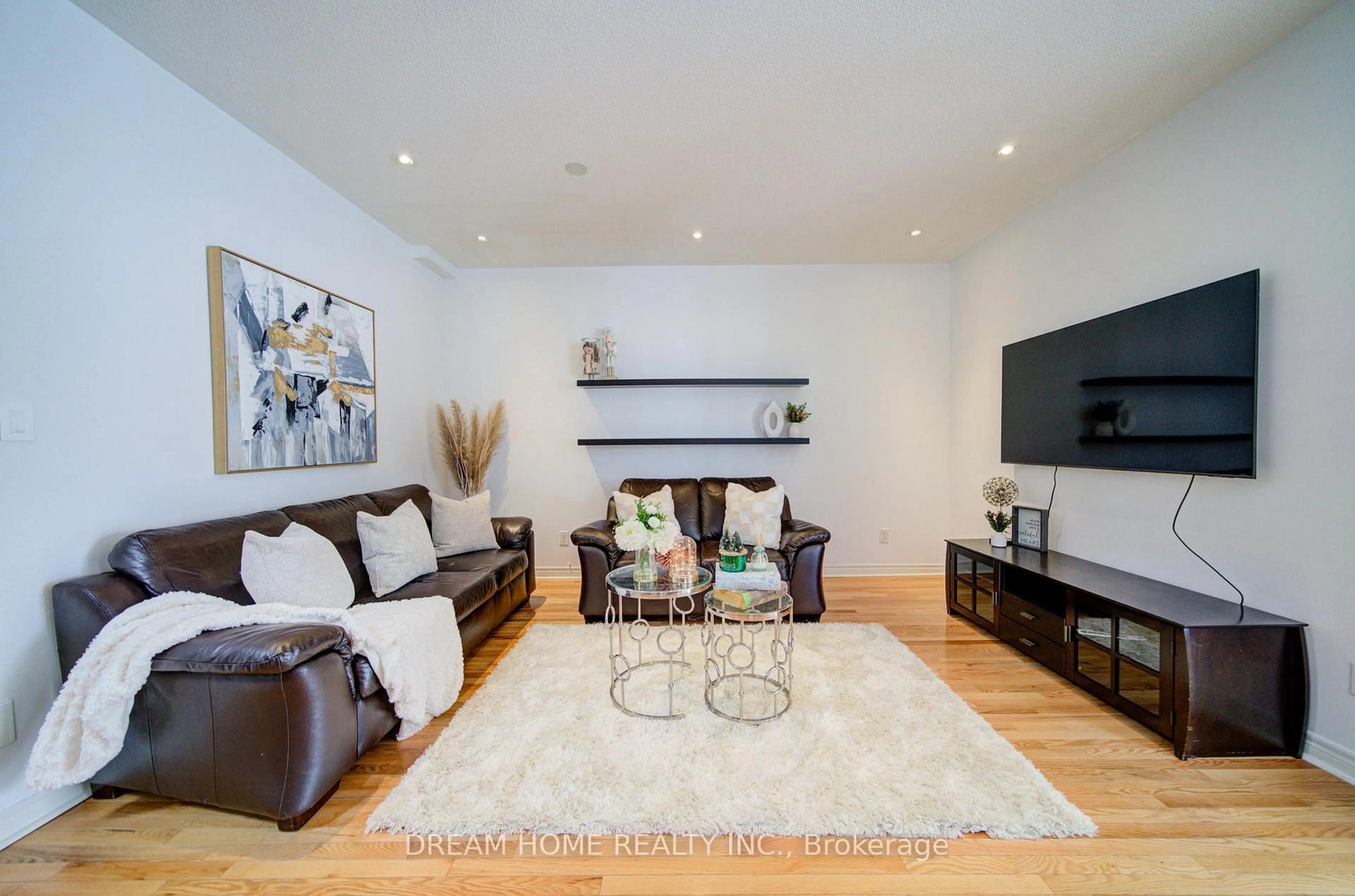 Living room with furniture, unknown for 208 Tom Taylor Cres, Newmarket Ontario L3X 3E8