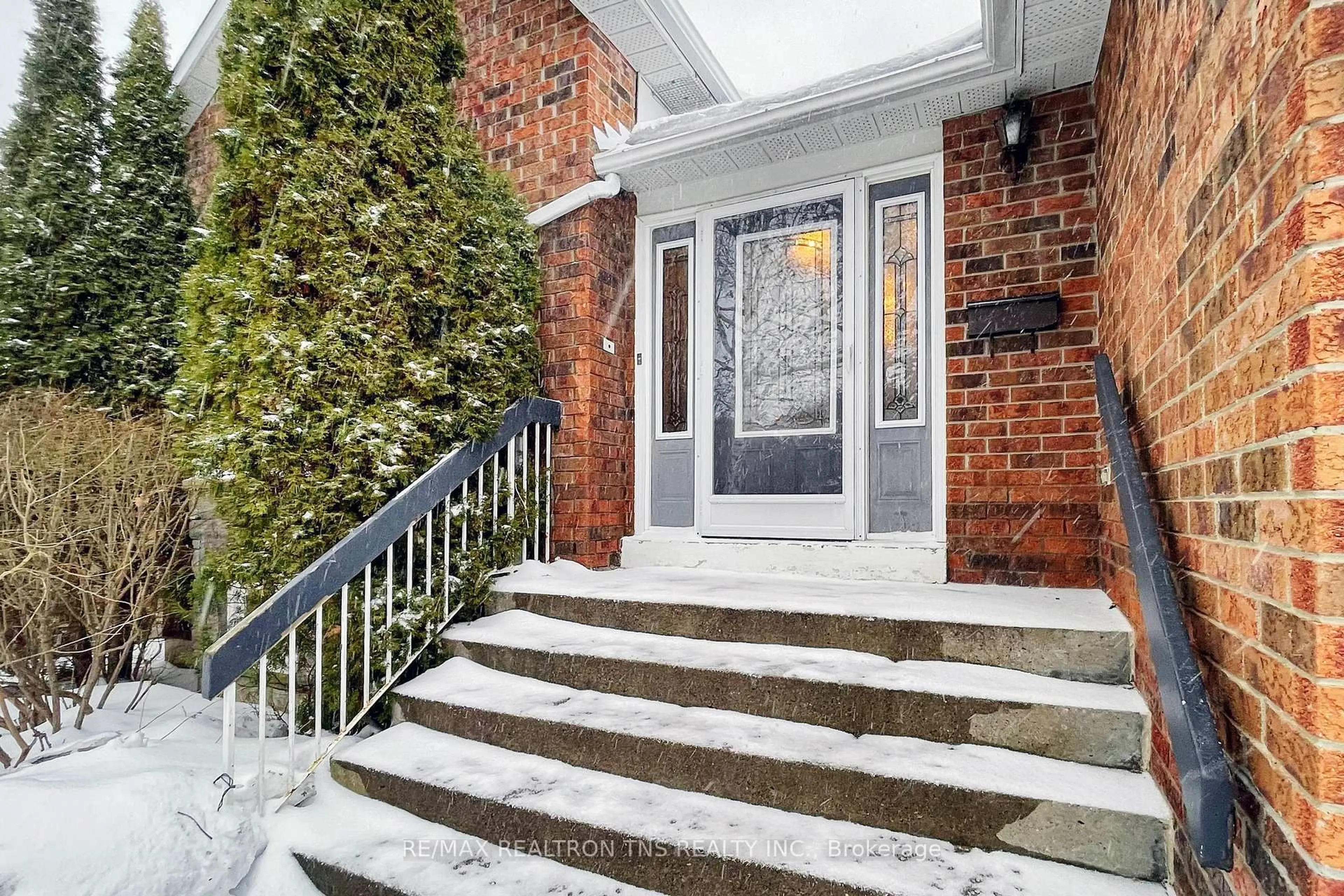 Unknown for 38 Gilbank Dr, Aurora Ontario L4G 5G5