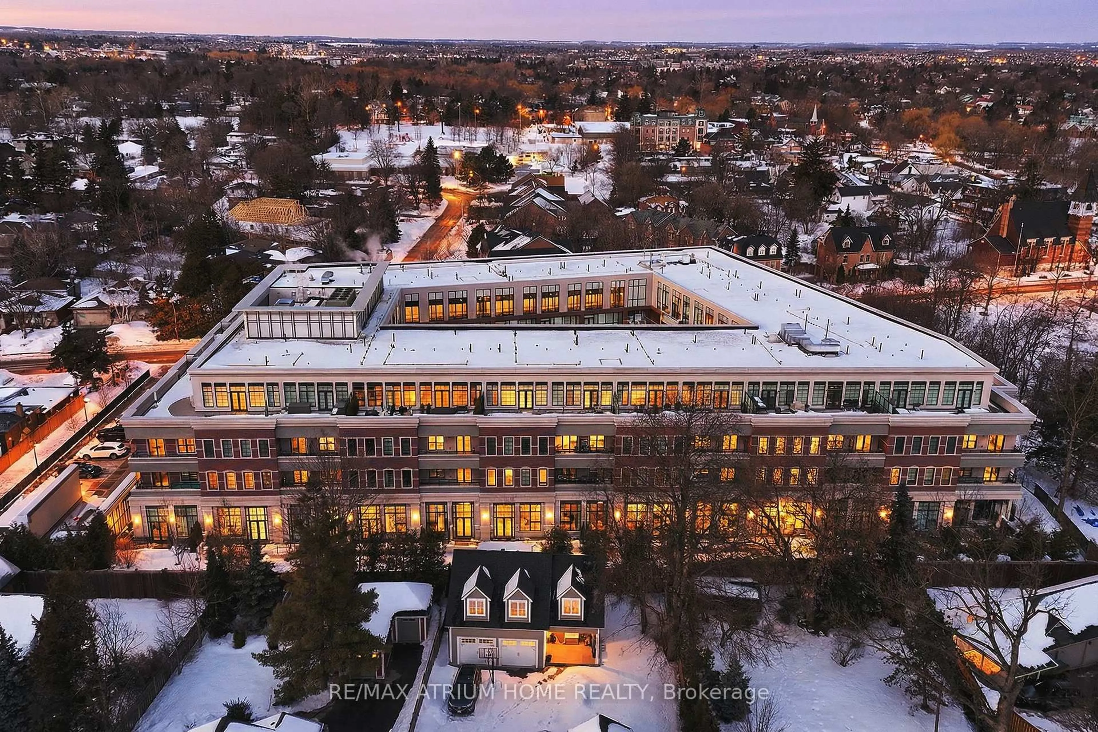 A pic from outside/outdoor area/front of a property/back of a property/a pic from drone, building for 20 Fred Varley Dr #PH9, Markham Ontario L3R 1S4