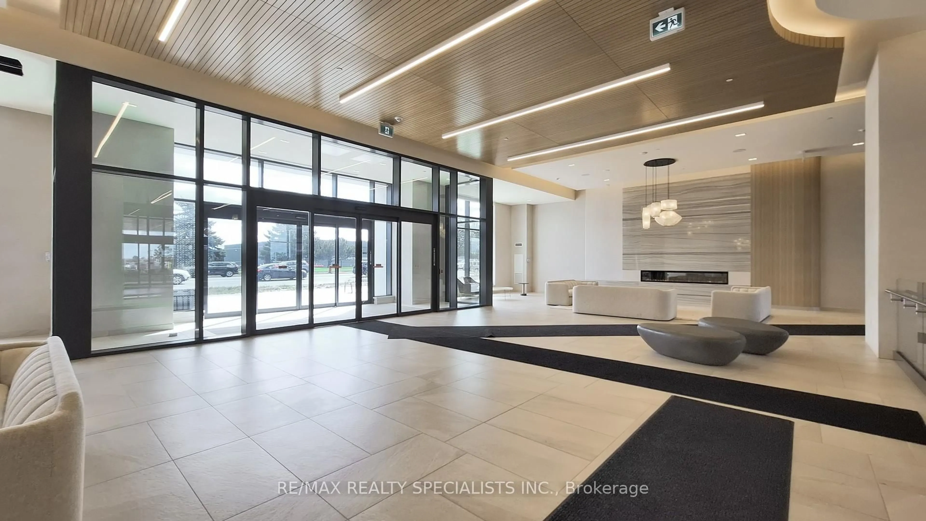 Indoor foyer for 8960 JANE St #334, Vaughan Ontario L4K 2M9