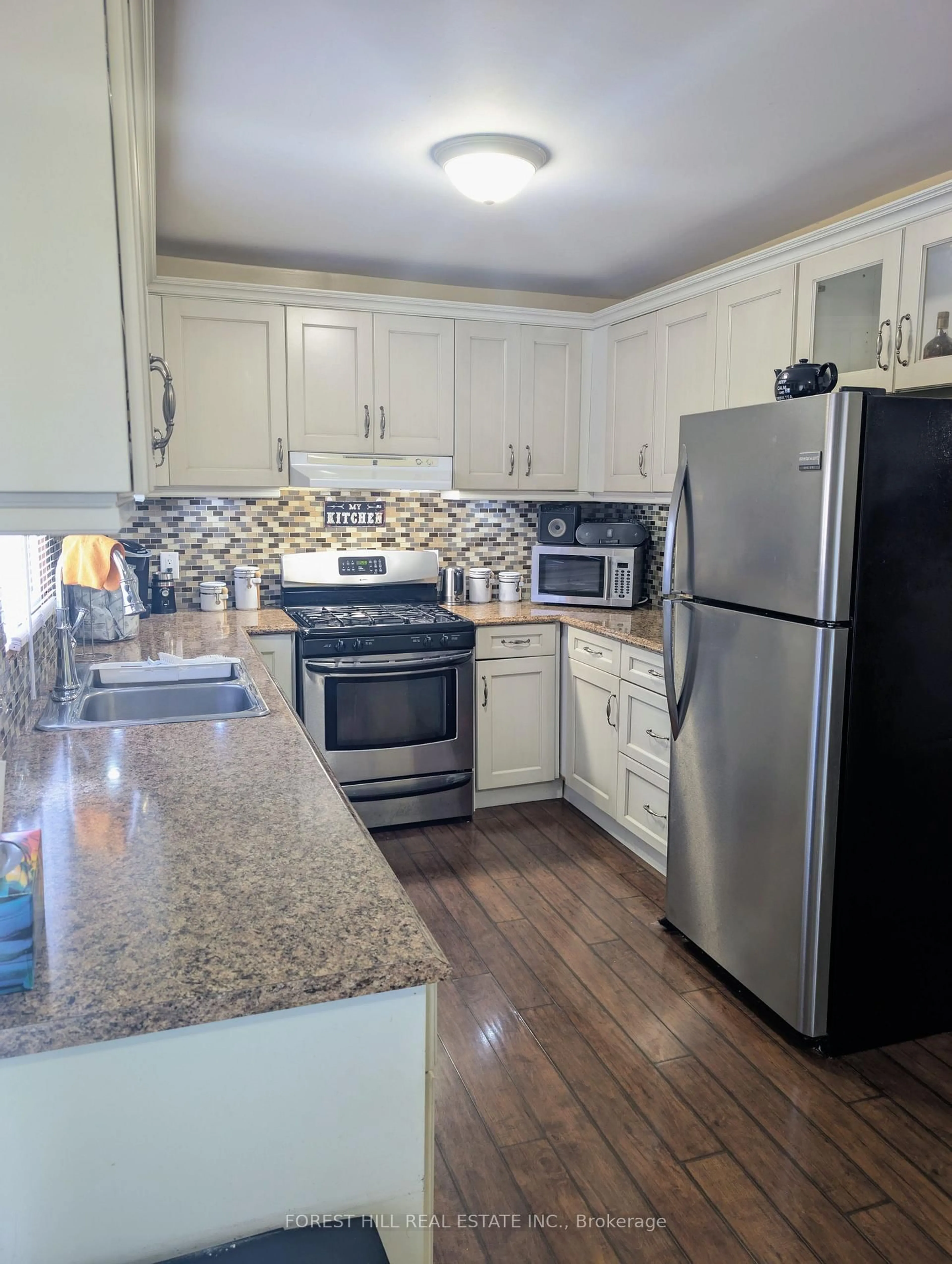 Standard kitchen, unknown for 26 River Dr, East Gwillimbury Ontario L9N 1A6