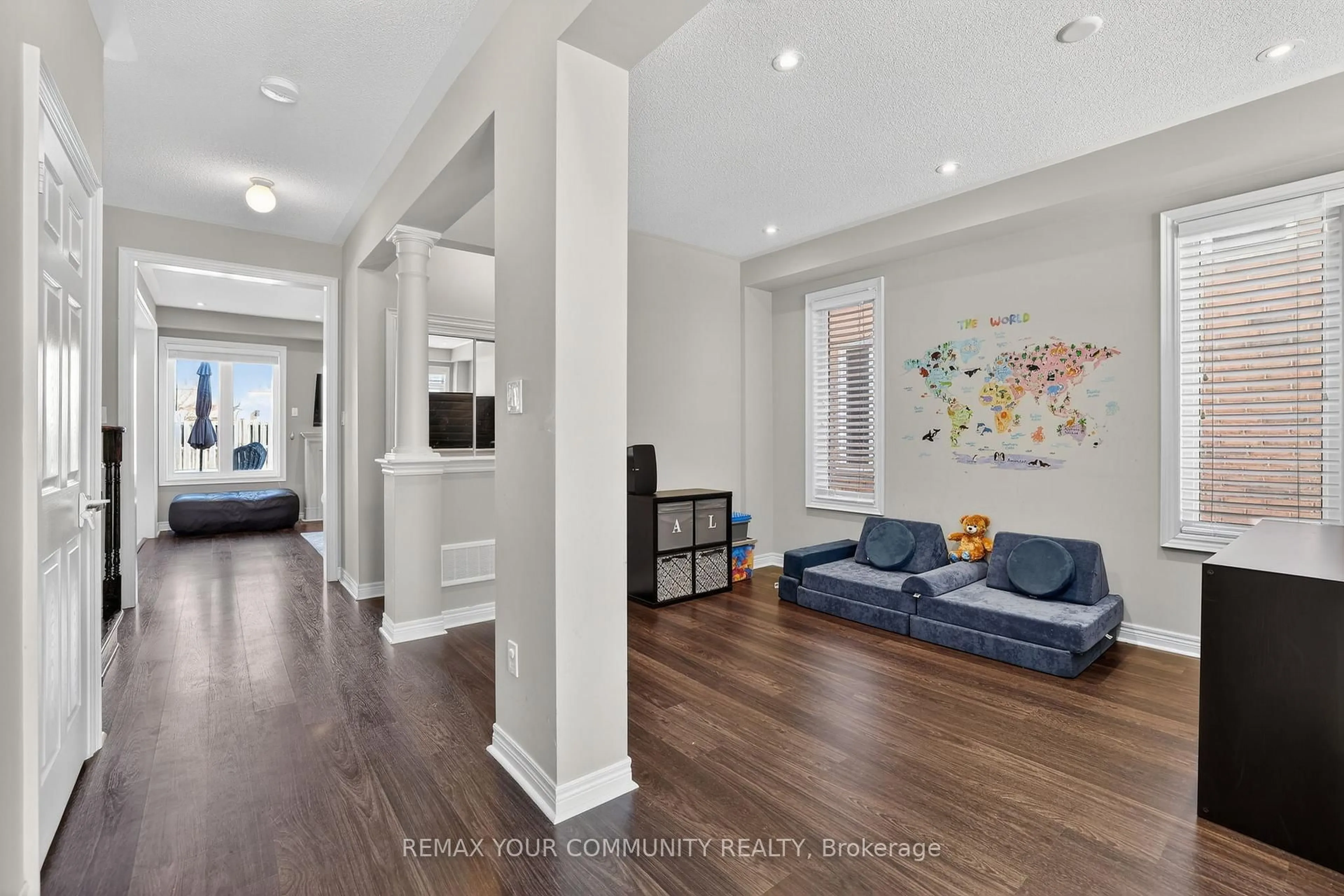 Indoor entryway for 9 Faris St, Bradford West Gwillimbury Ontario L3Z 0B4