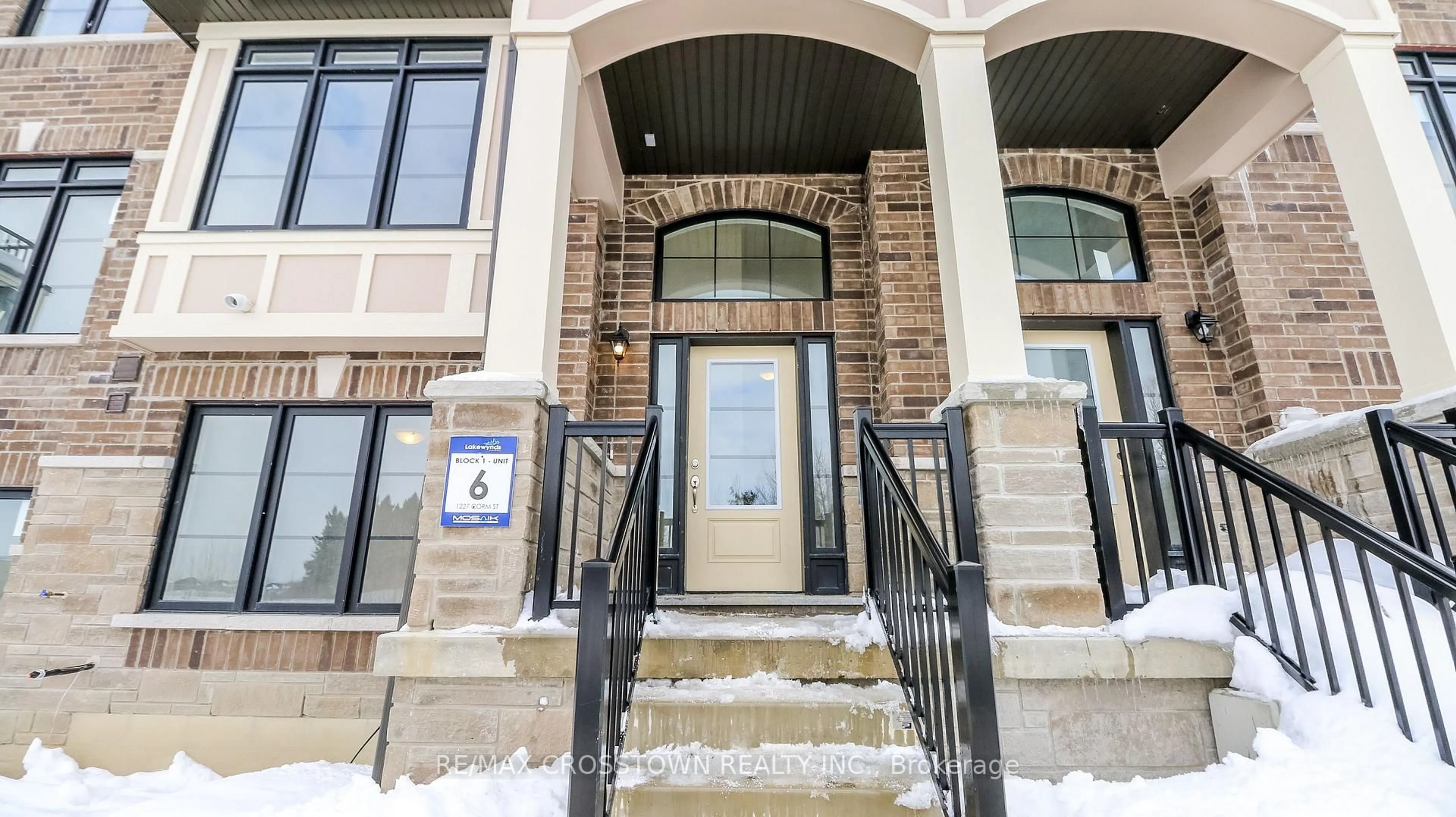 Indoor entryway for 1227 Corm St #(Unit 6), Innisfil Ontario L9S 4T9