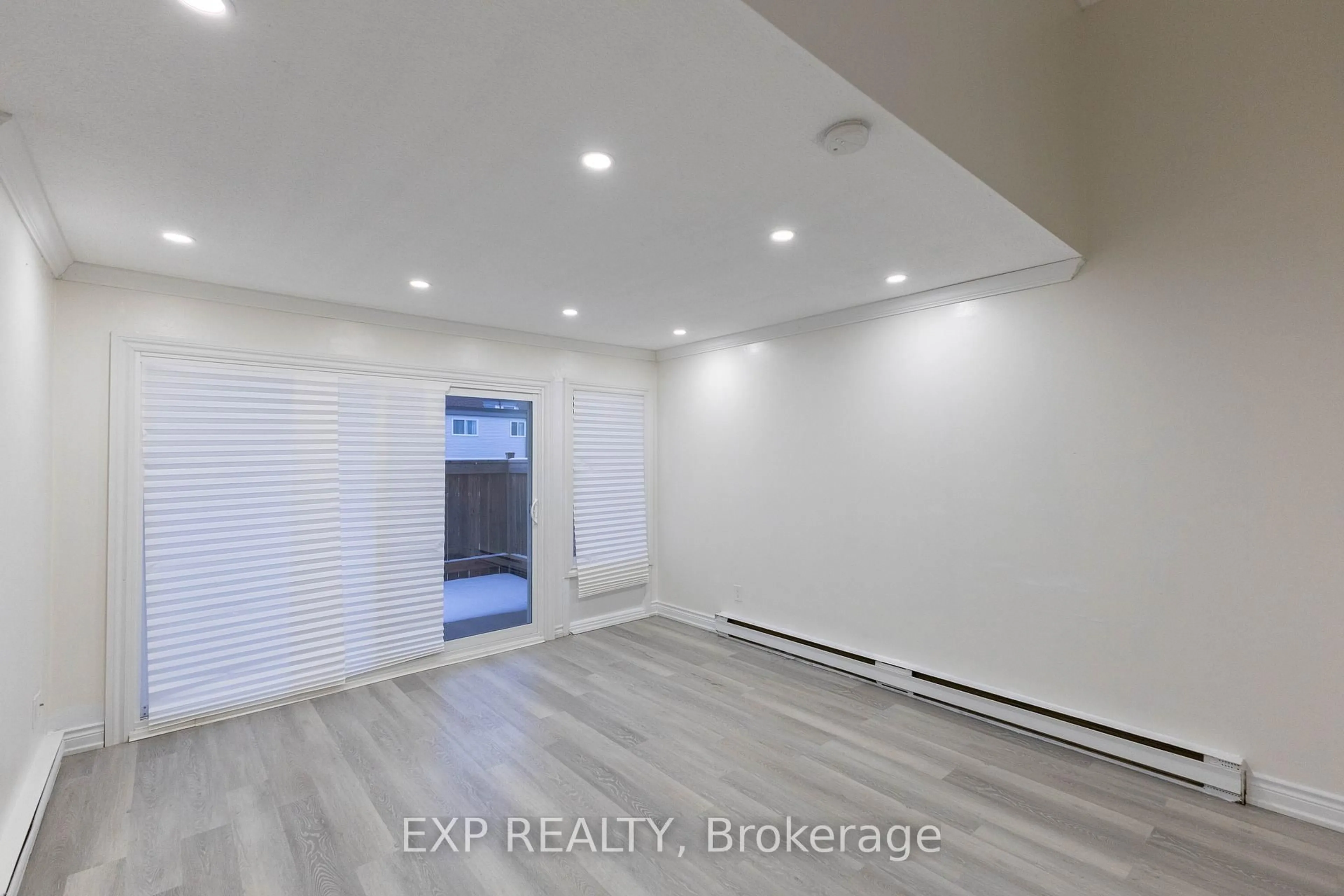 A pic of a room for 248 Milestone Cres #120, Aurora Ontario L4G 3M2