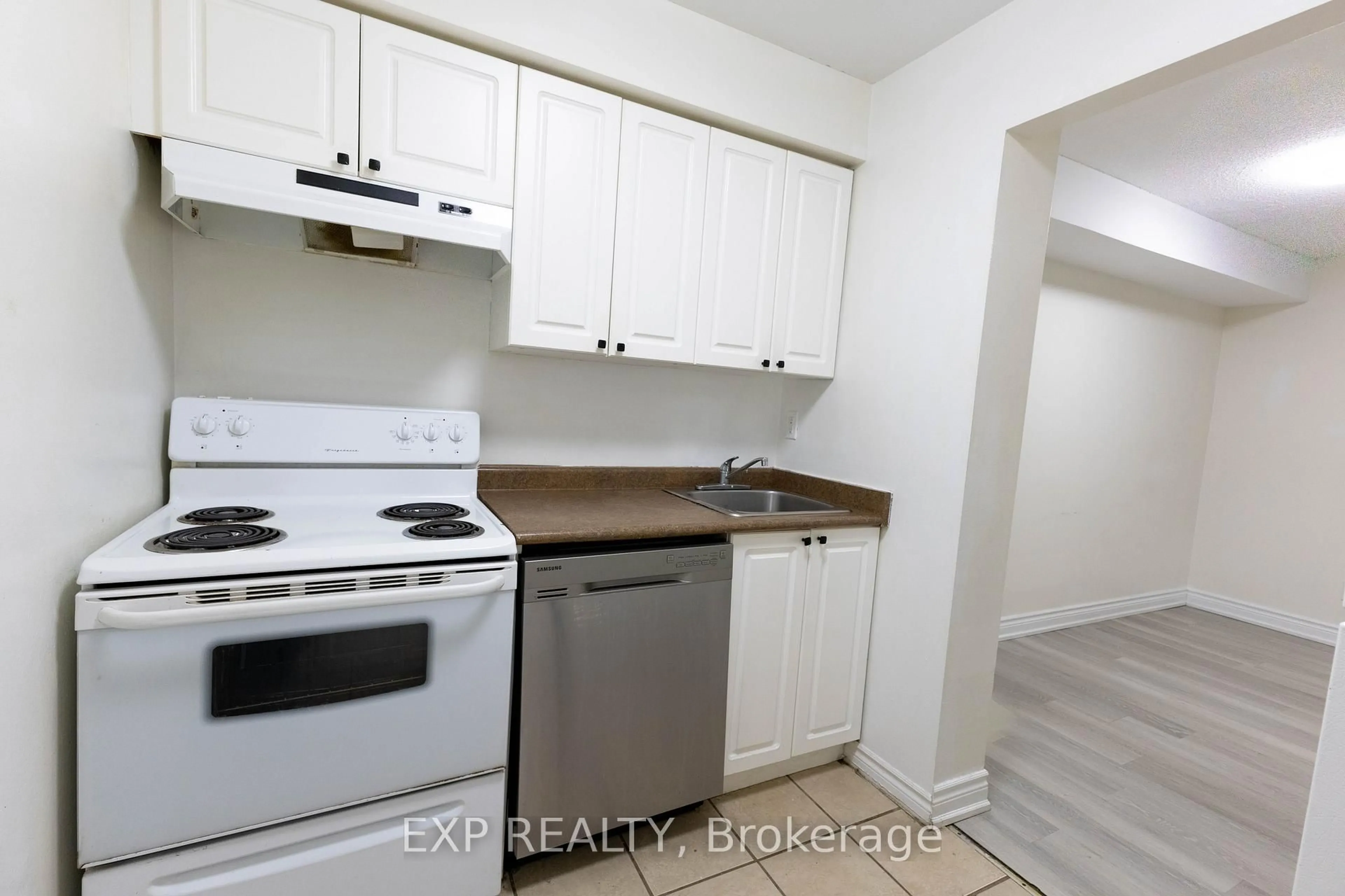 Standard kitchen, unknown for 248 Milestone Cres #120, Aurora Ontario L4G 3M2