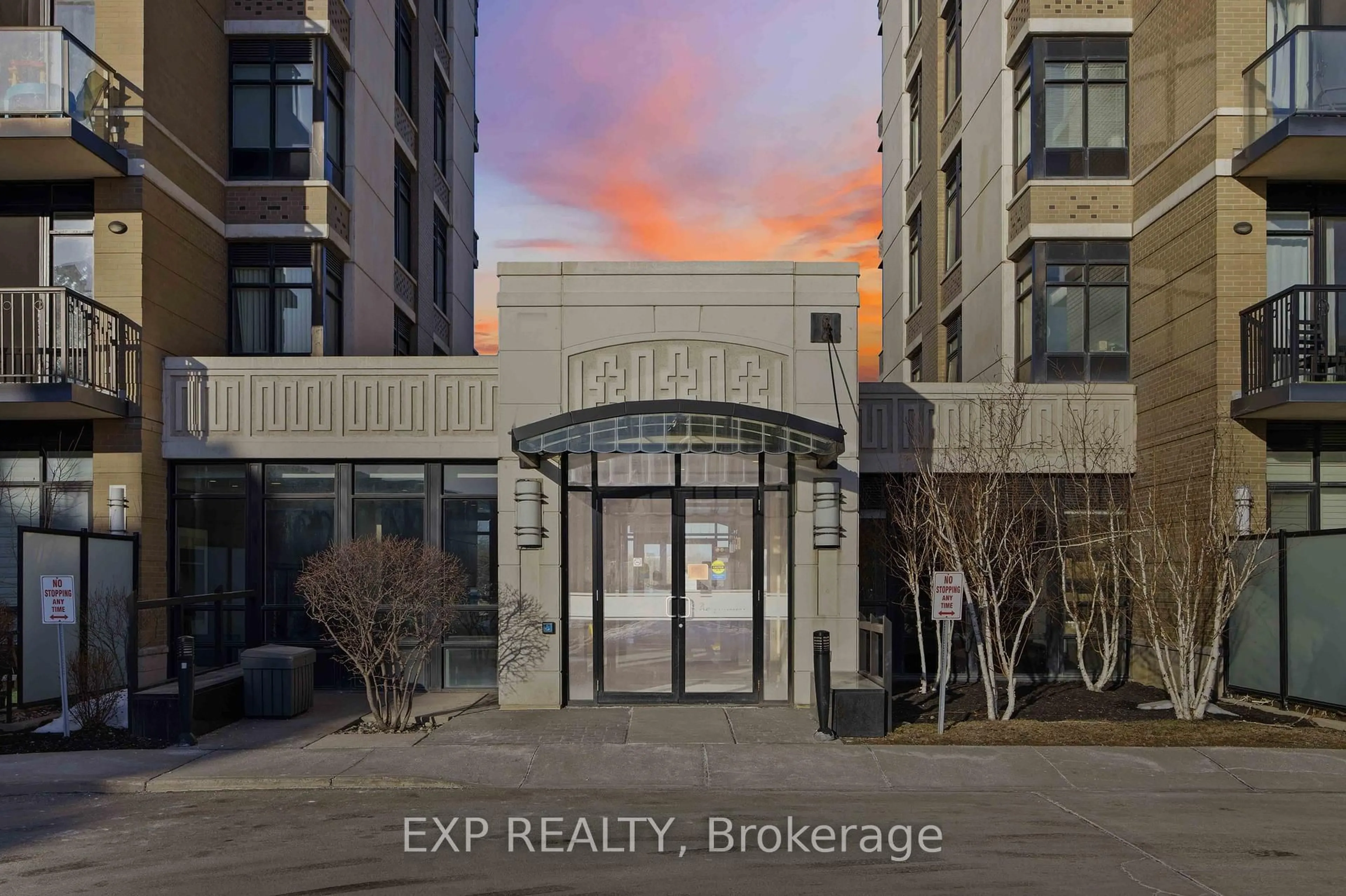 Indoor entryway for 151 Upper Duke Cres #617, Markham Ontario L6G 0E1