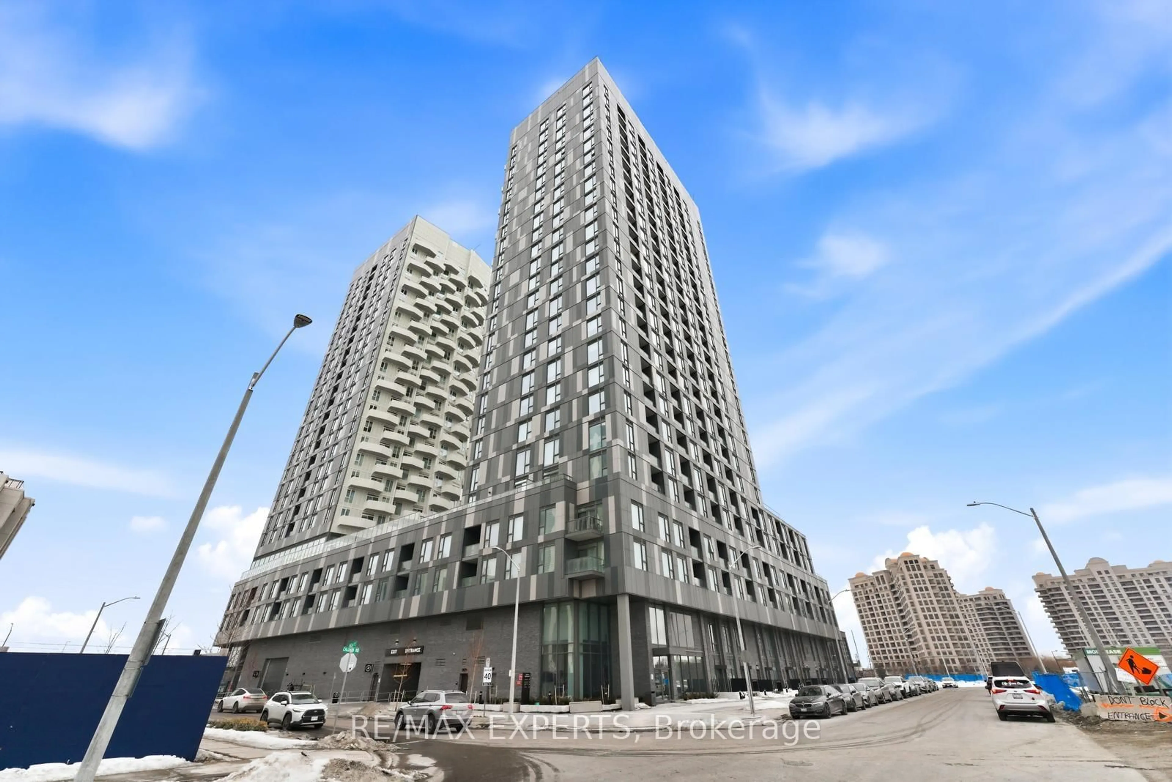 Indoor foyer for 474 Caldari Rd #1101, Vaughan Ontario L4K 0R5