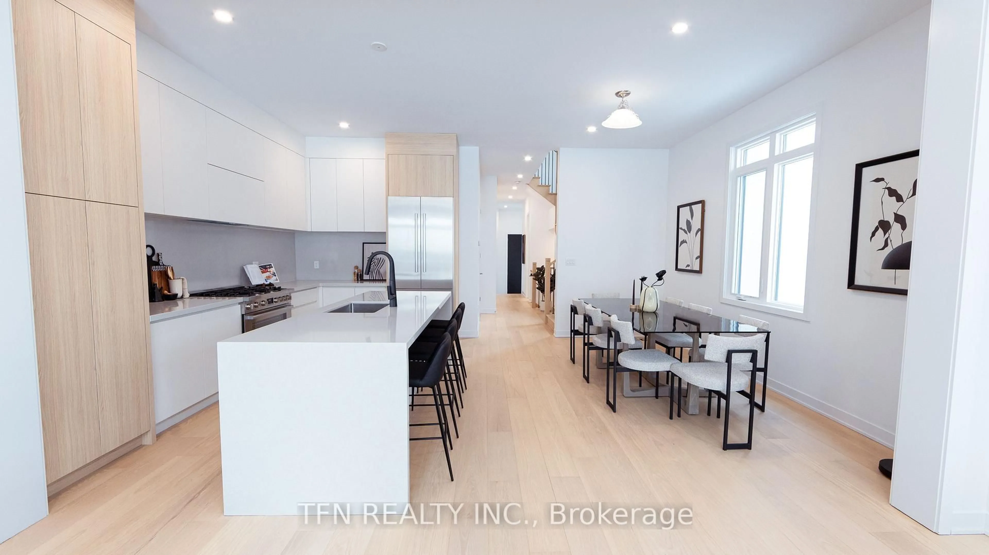 Open concept kitchen, unknown for 12 Imogene Crt, Richmond Hill Ontario L4C 6J7