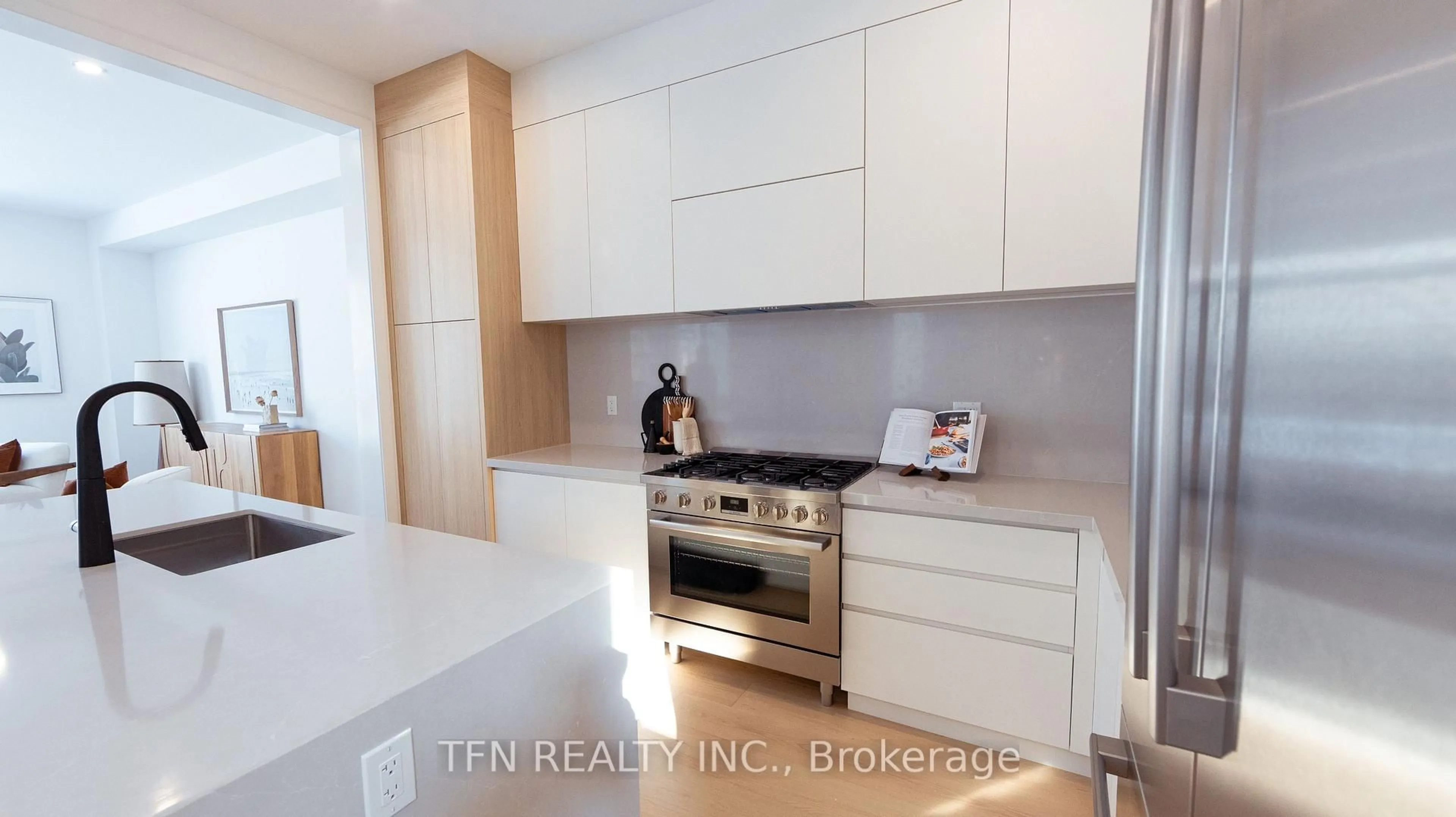 Contemporary kitchen, unknown for 12 Imogene Crt, Richmond Hill Ontario L4C 6J7