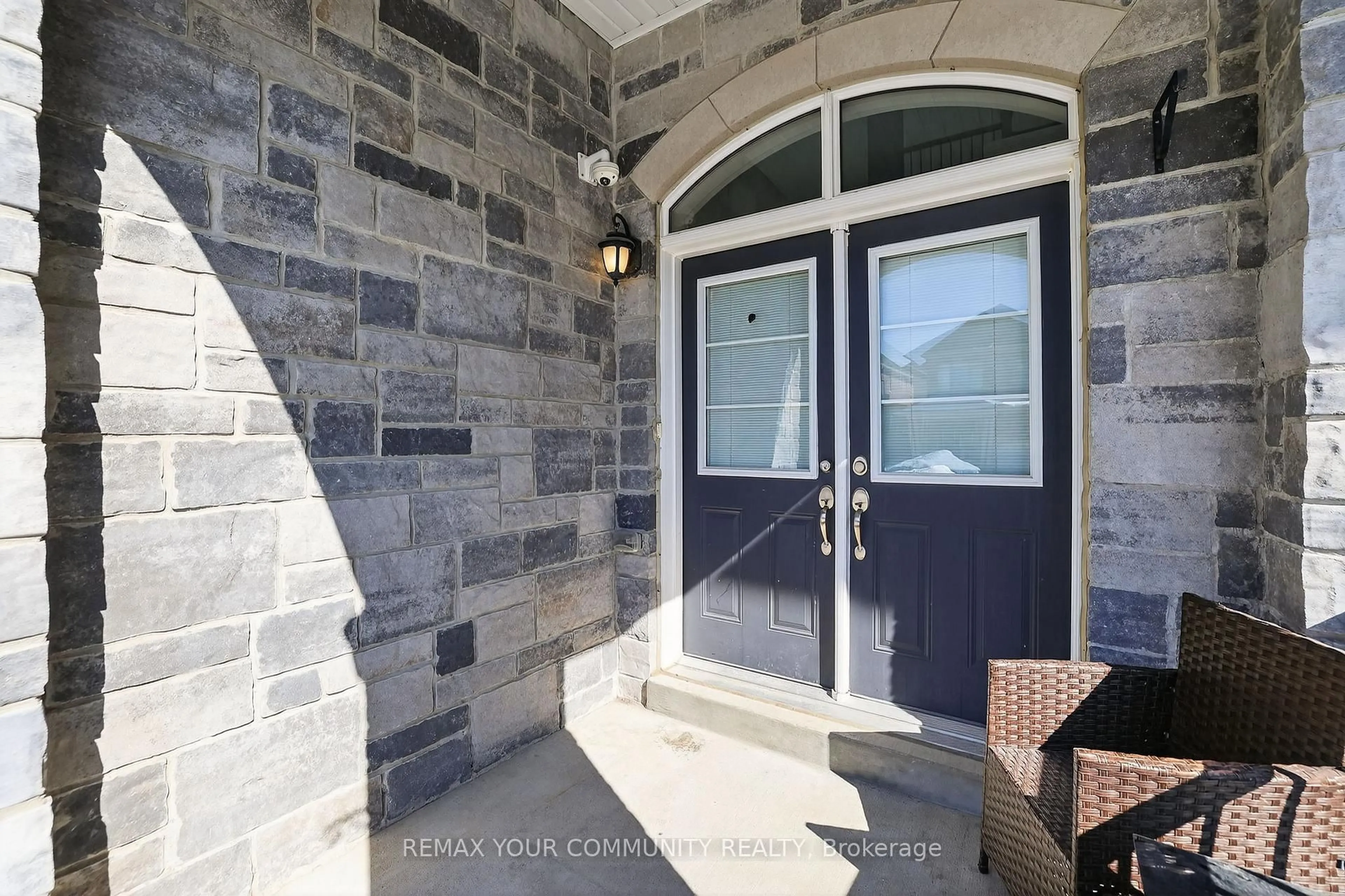 Indoor entryway for 31 Tay Blvd, Bradford West Gwillimbury Ontario L3Z 0W5