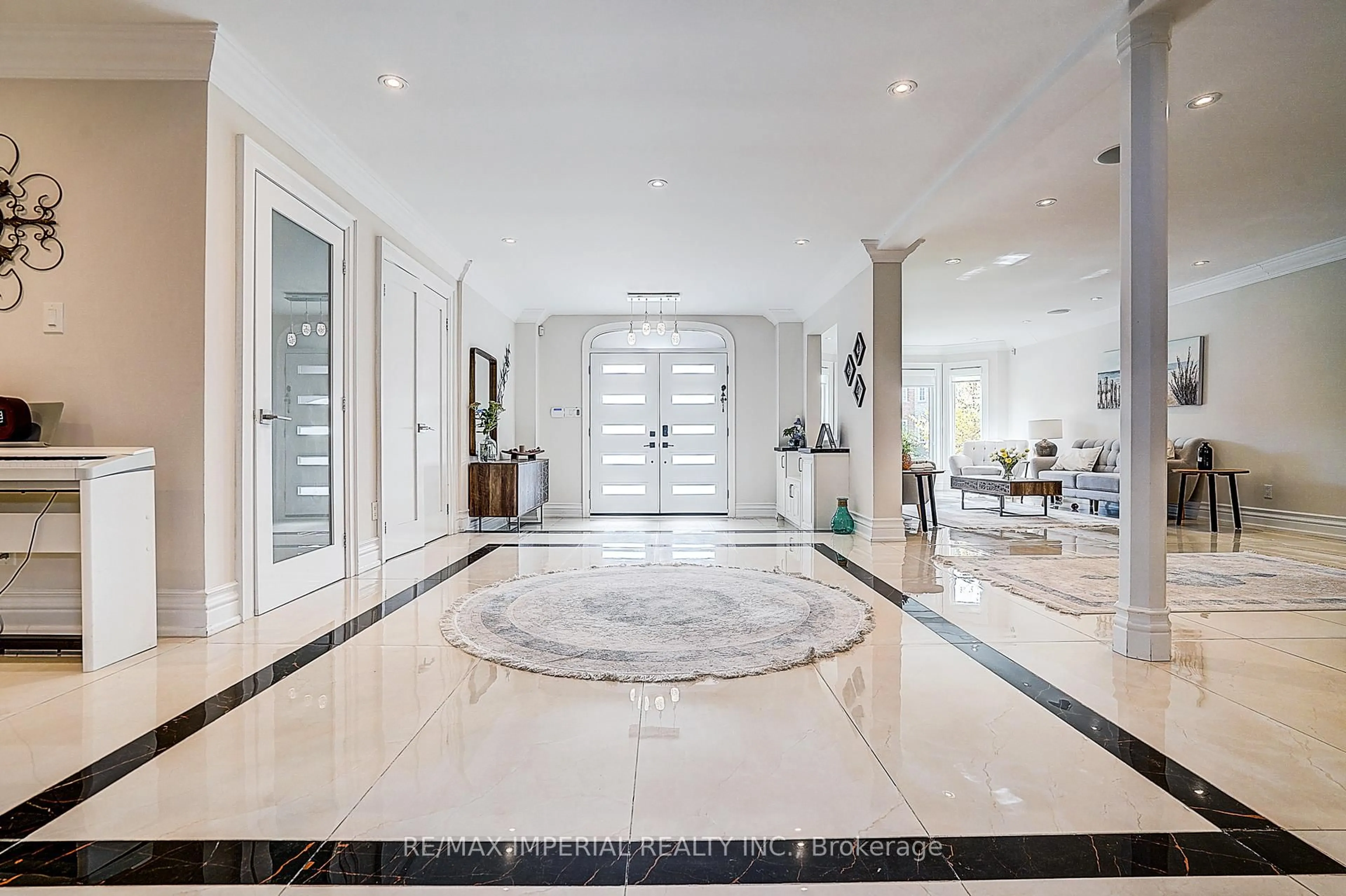 Indoor foyer for 50 Kings Cross Ave, Richmond Hill Ontario L4B 2S9