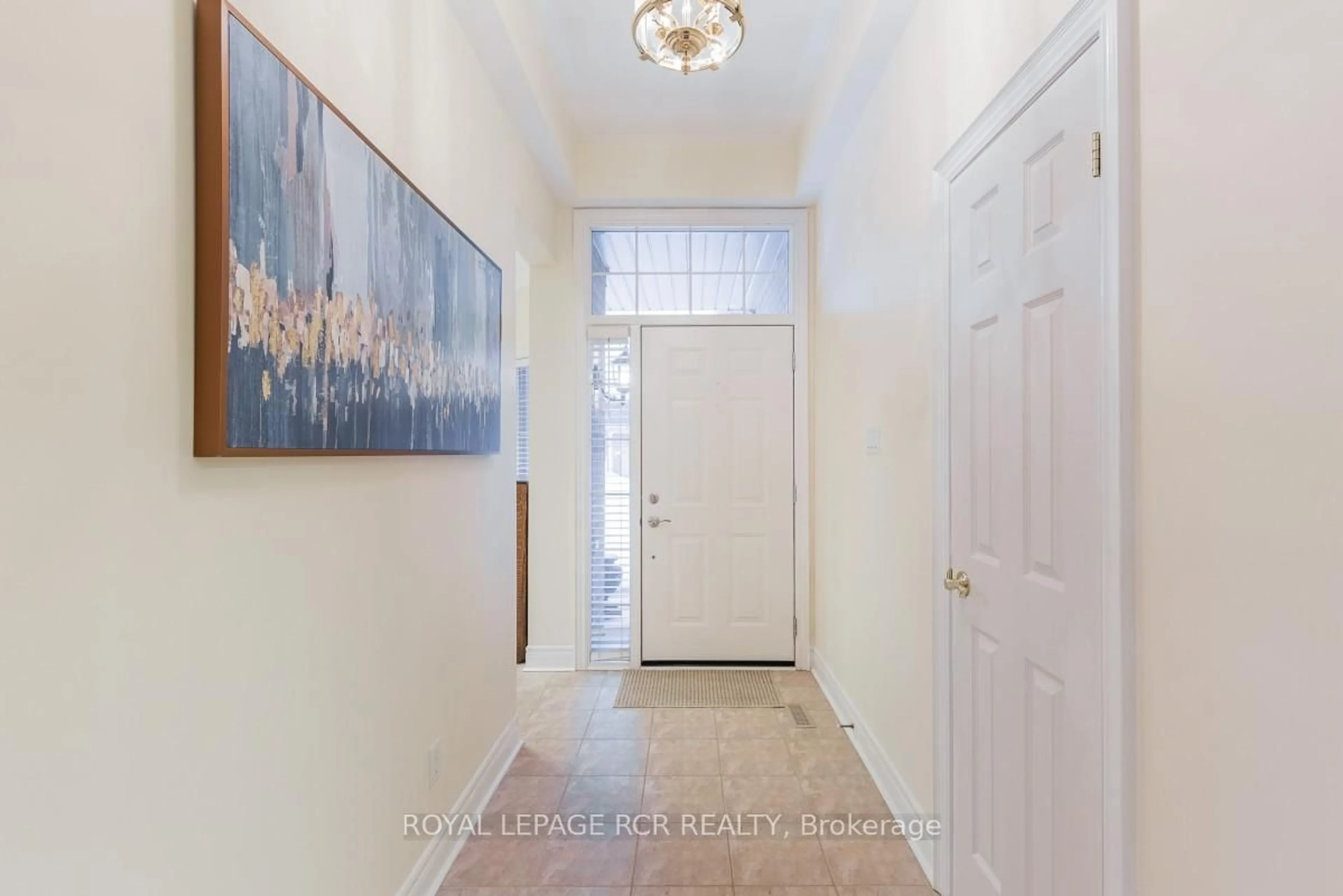 Indoor entryway for 109 Couples Gallery, Whitchurch-Stouffville Ontario L4A 1M8