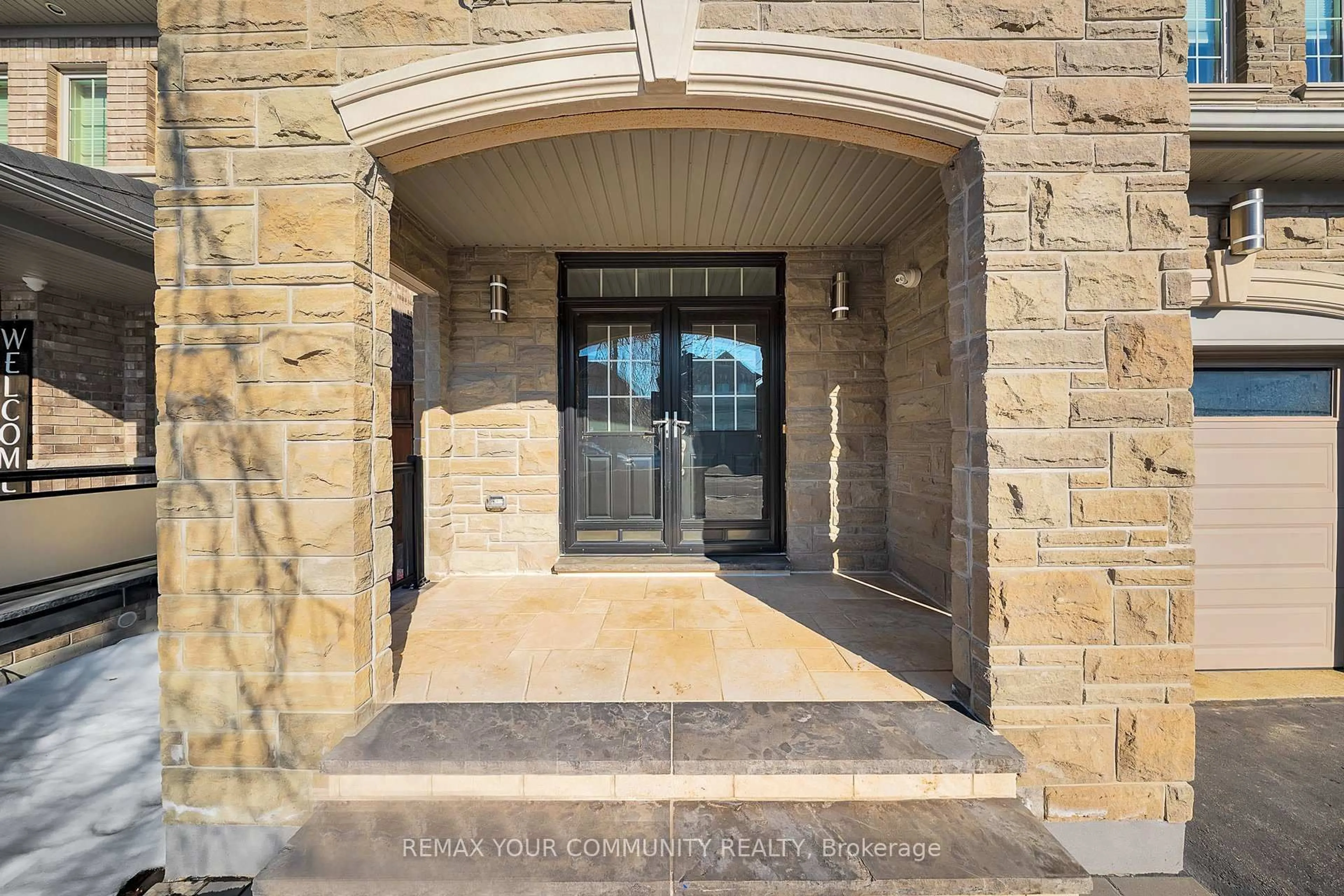 Indoor entryway for 67 Trudeau Dr, Vaughan Ontario L4H 0B7