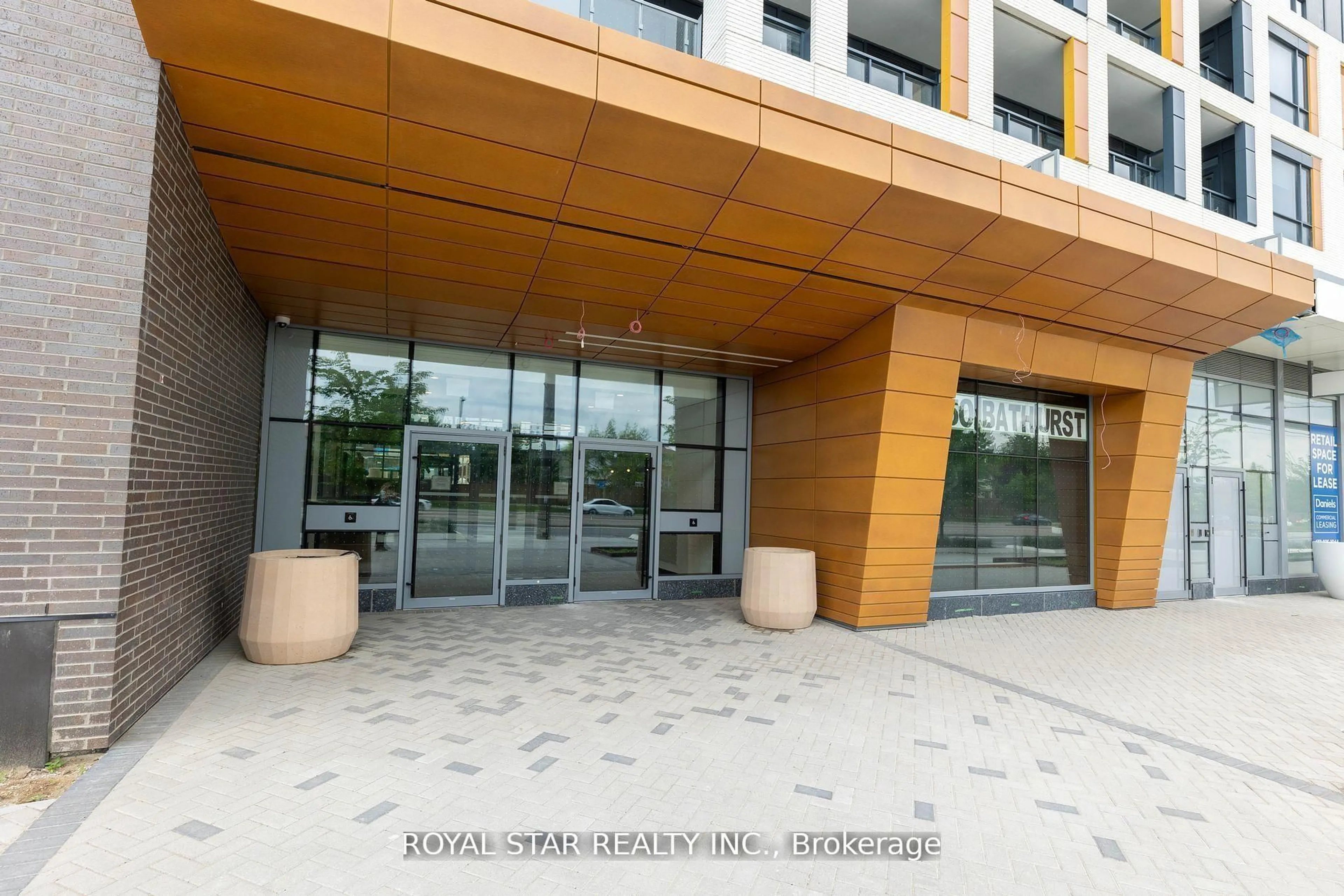 Indoor foyer for 7950 Bathurst St #B-2313, Vaughan Ontario L4T 0L4