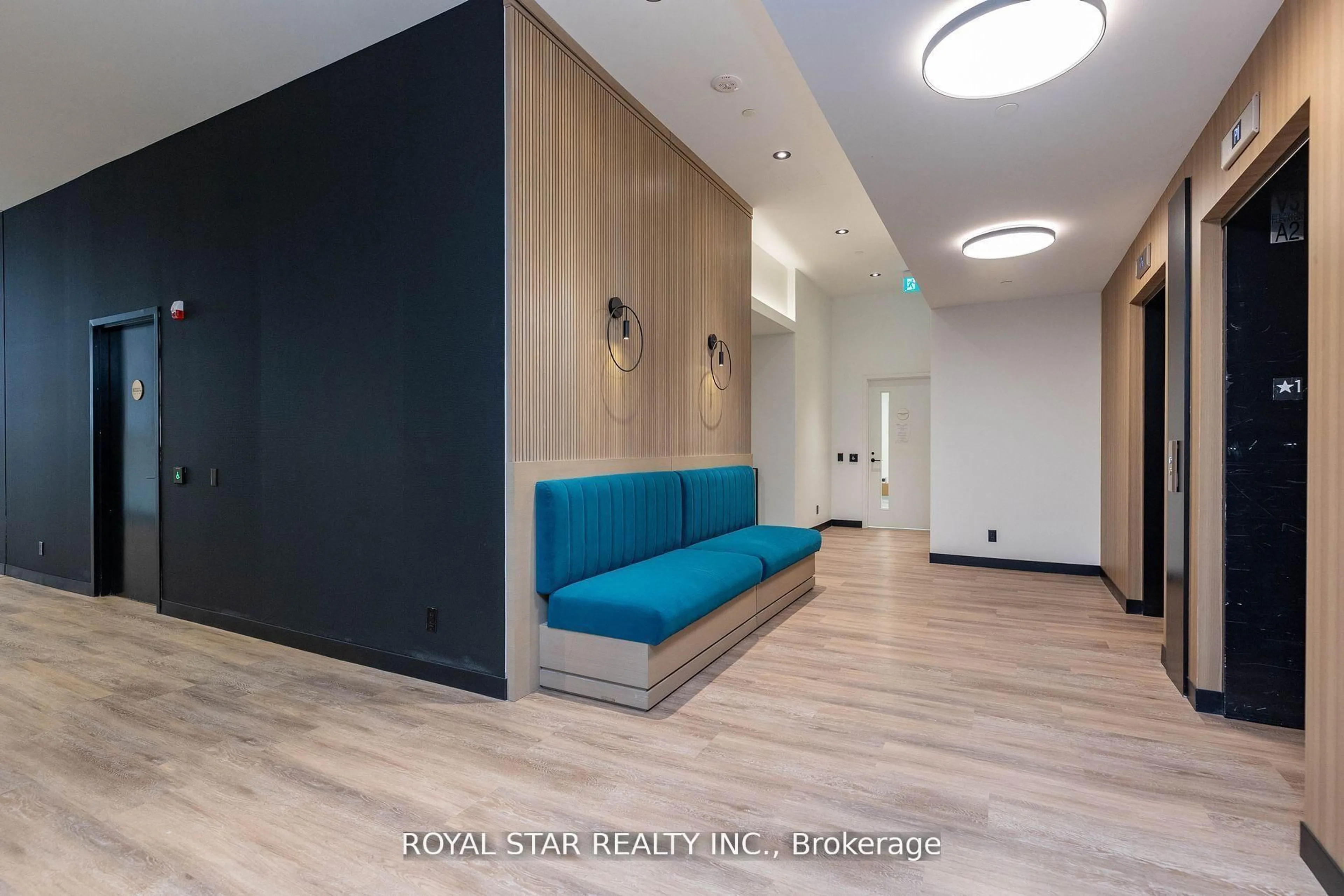 Indoor foyer for 7950 Bathurst St #B-2313, Vaughan Ontario L4T 0L4