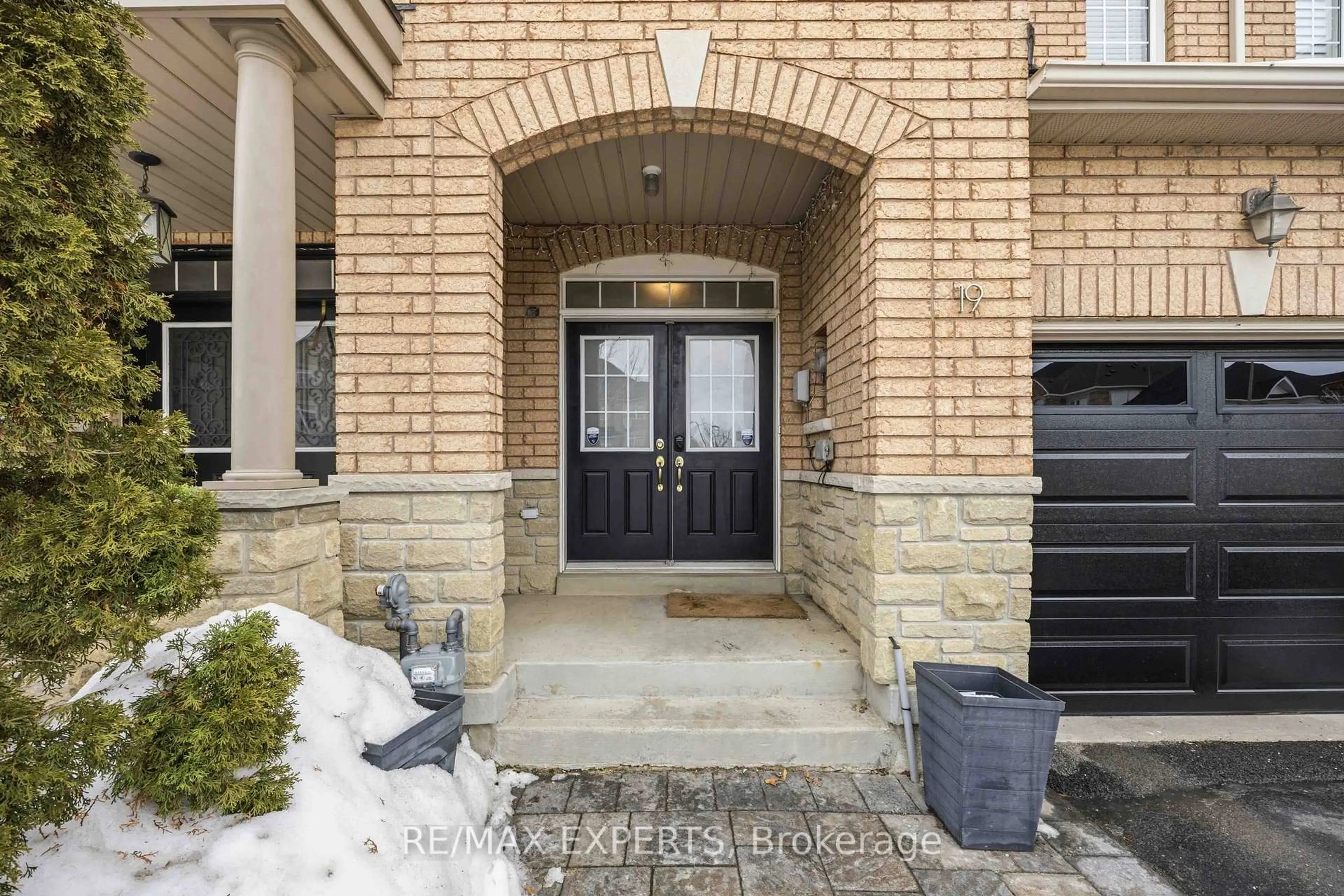 Indoor entryway for 19 Shelbourne Dr, Vaughan Ontario L4H 0K6