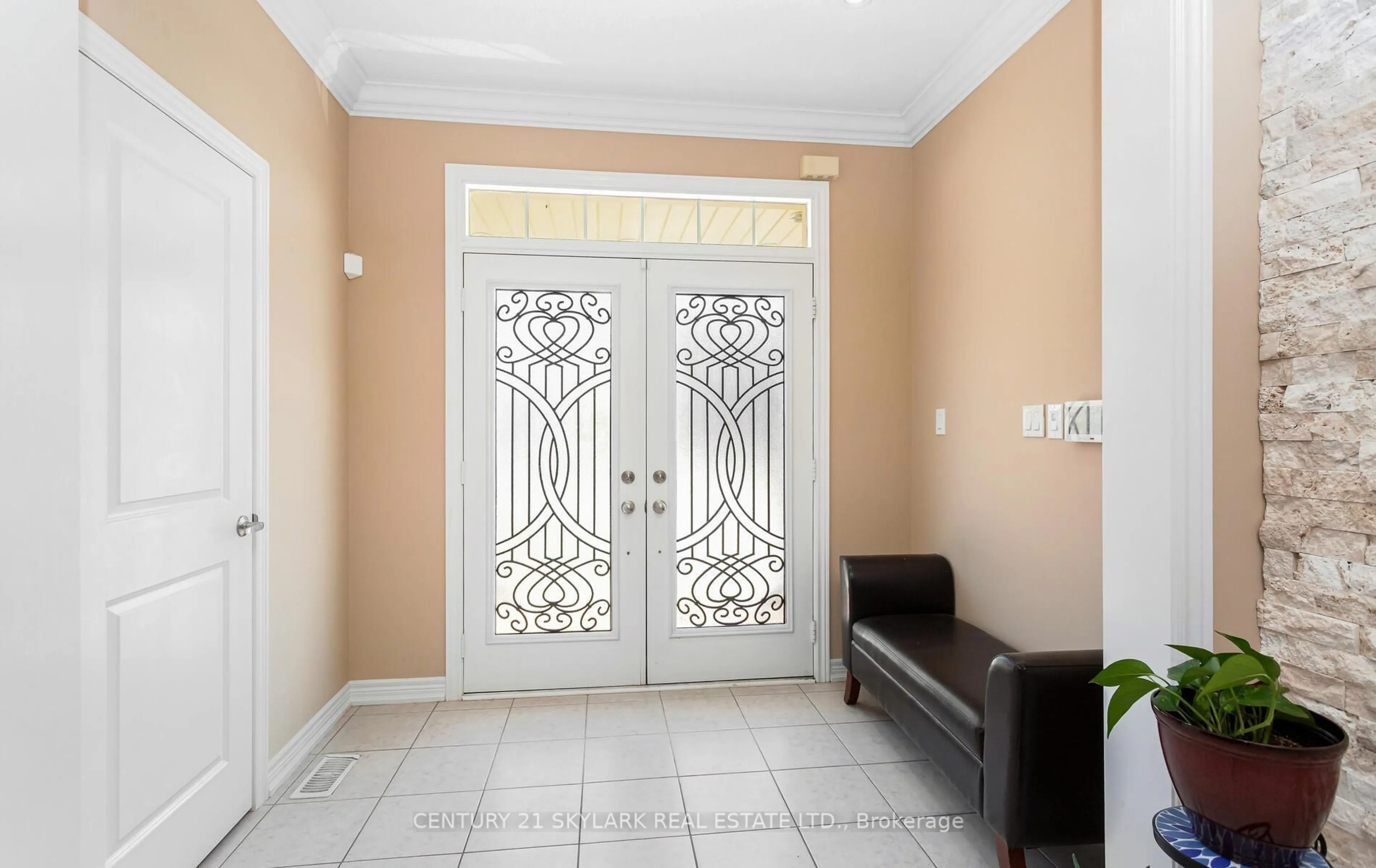Indoor foyer for 20 Nocturne Ave, Vaughan Ontario L4H 4H9