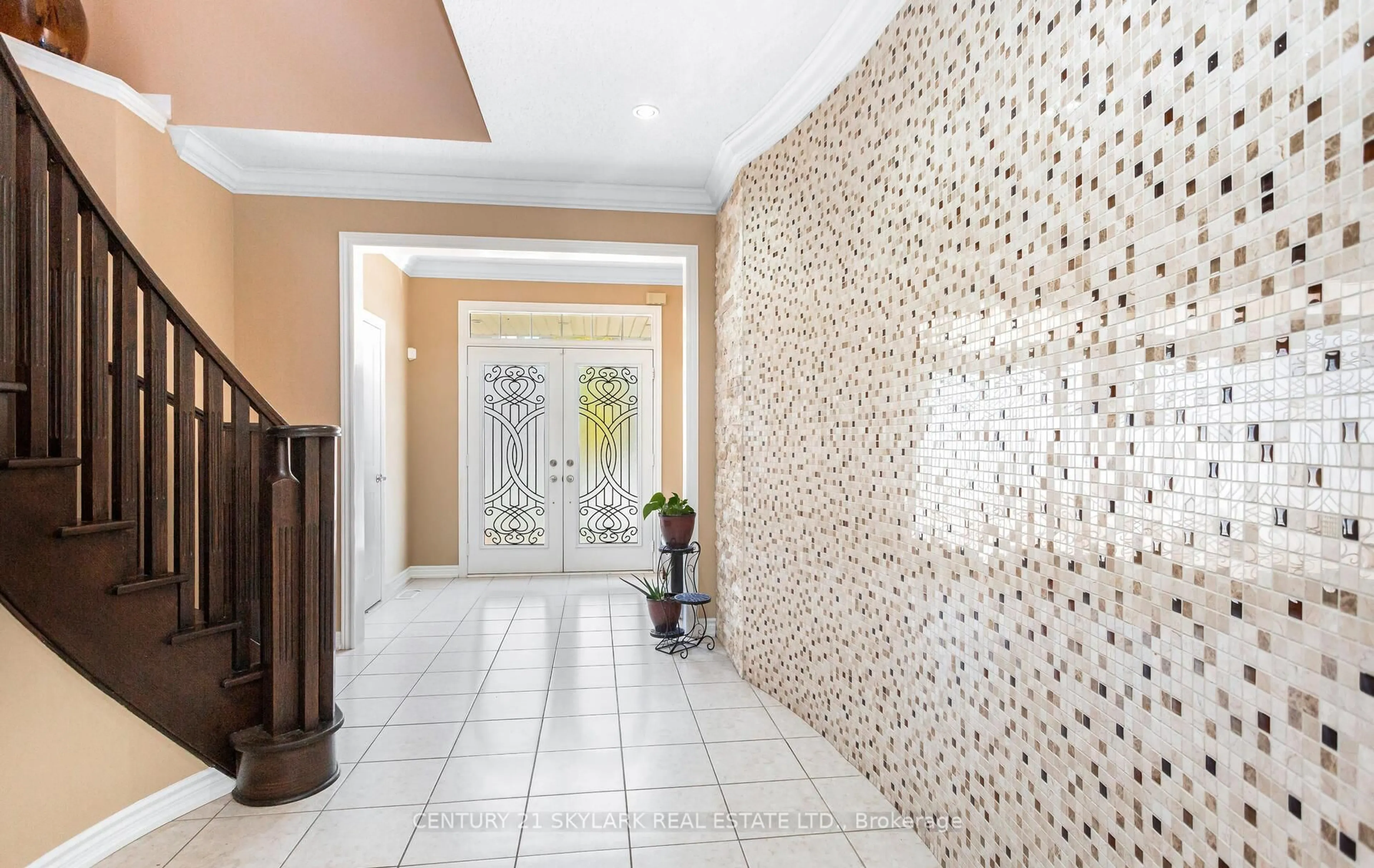 Indoor foyer for 20 Nocturne Ave, Vaughan Ontario L4H 4H9