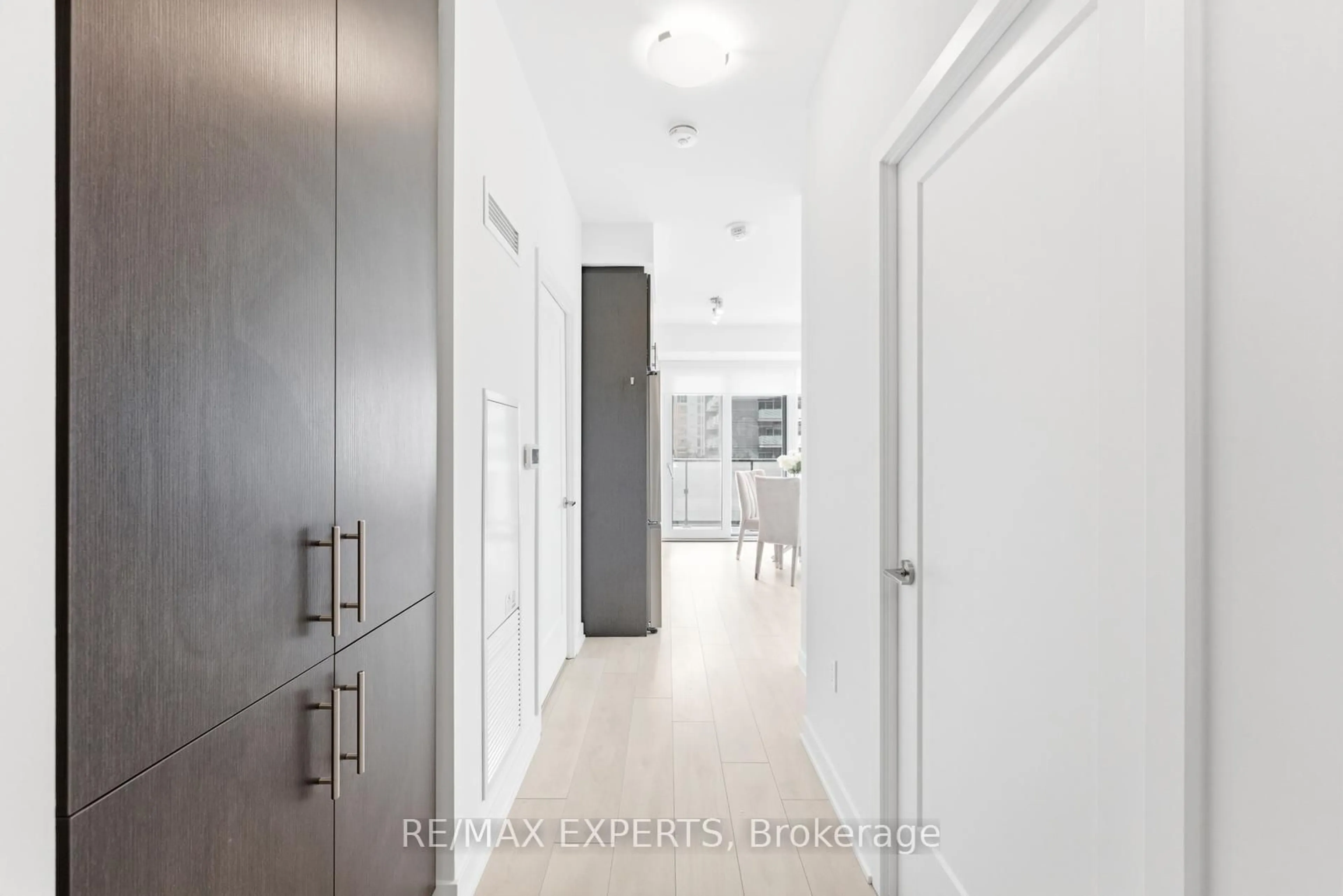 Indoor entryway for 105 Oneida Cres #307, Richmond Hill Ontario L4B 0H6