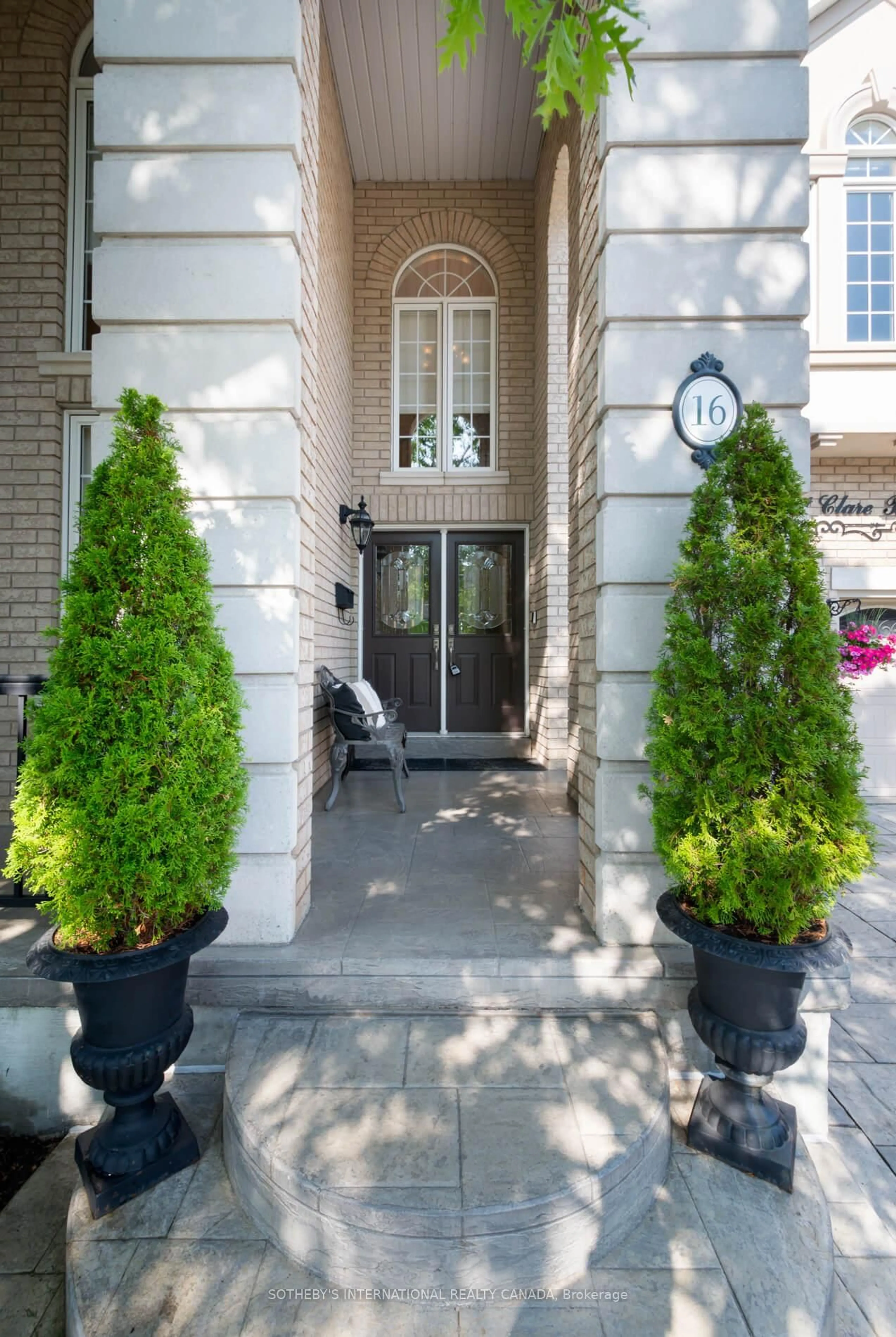 Indoor entryway for 16 Saint Clare Blvd, Vaughan Ontario L4H 2A2