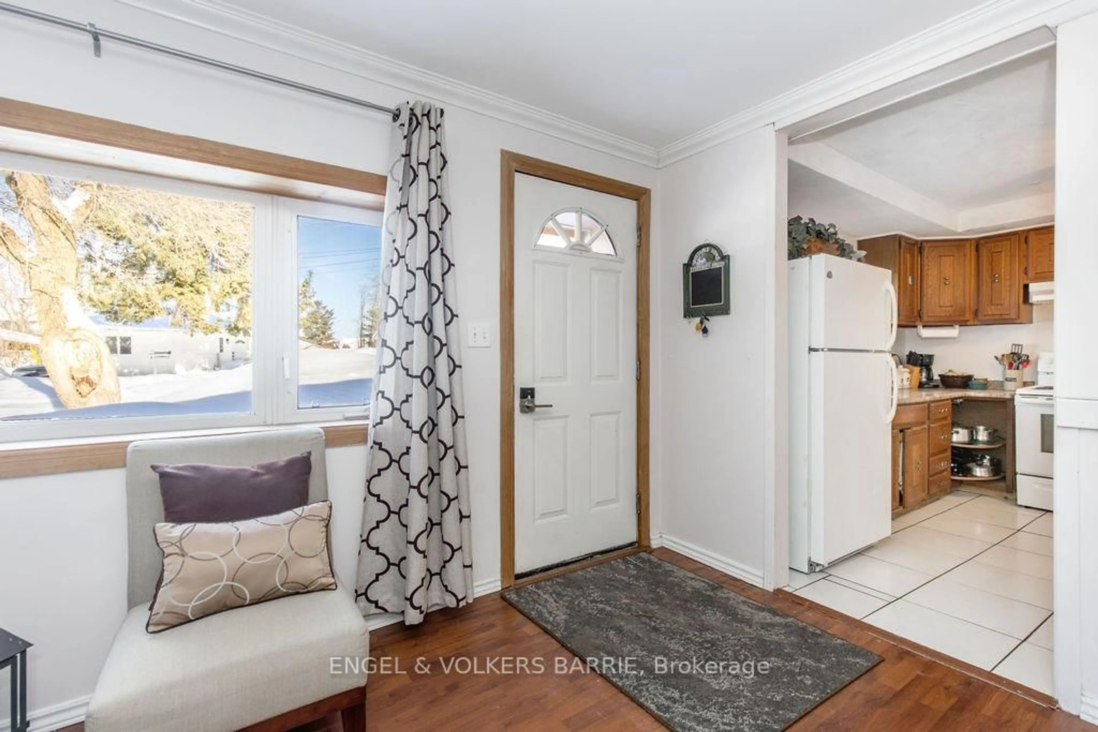 Indoor entryway for 132 Sydenham St, Essa Ontario L0M 1B0