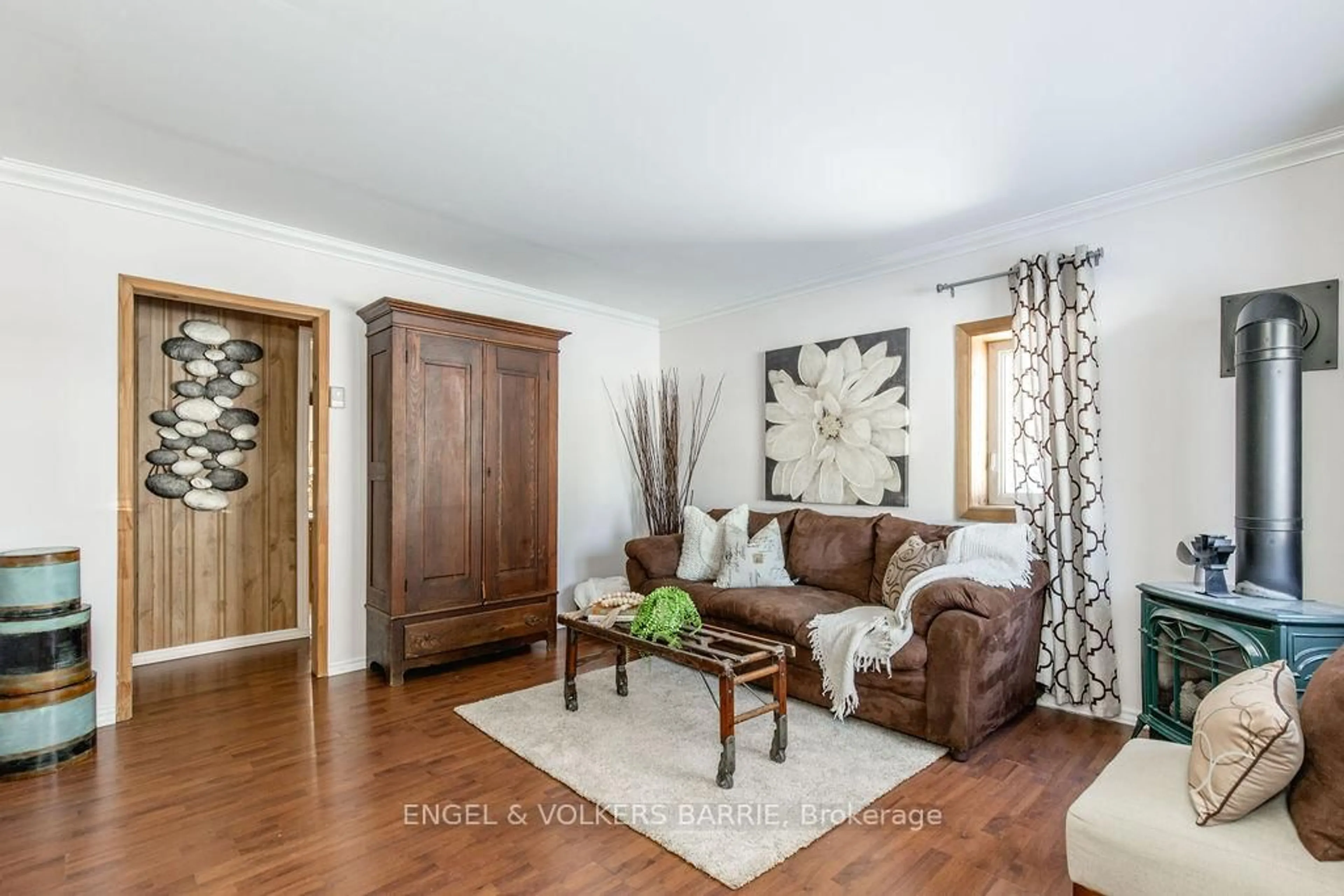 Living room with furniture, wood/laminate floor for 132 Sydenham St, Essa Ontario L0M 1B0