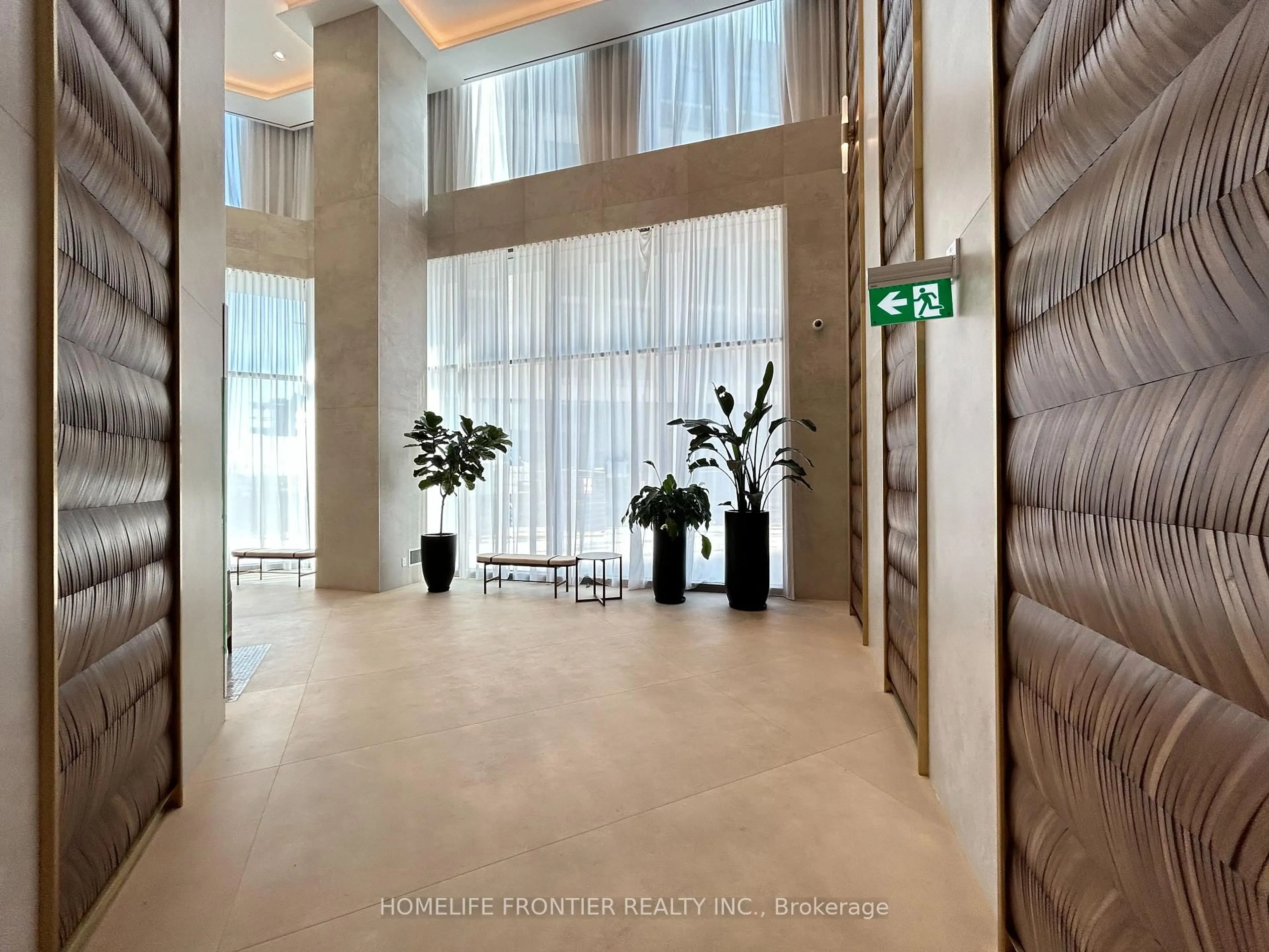 Indoor foyer for 1000 Portage Pkwy #3710, Vaughan Ontario L4K 0L1