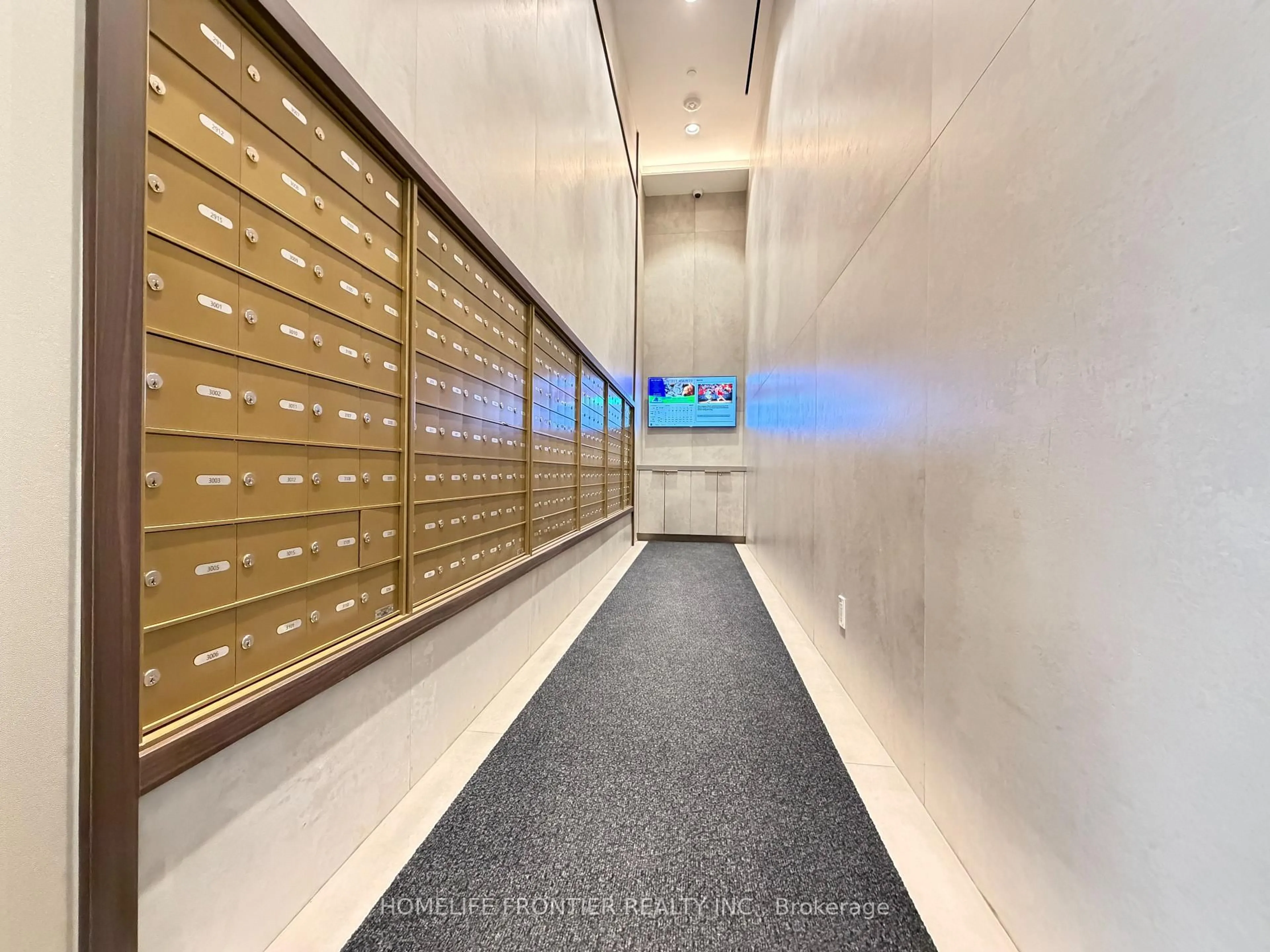 Indoor foyer for 1000 Portage Pkwy #3710, Vaughan Ontario L4K 0L1