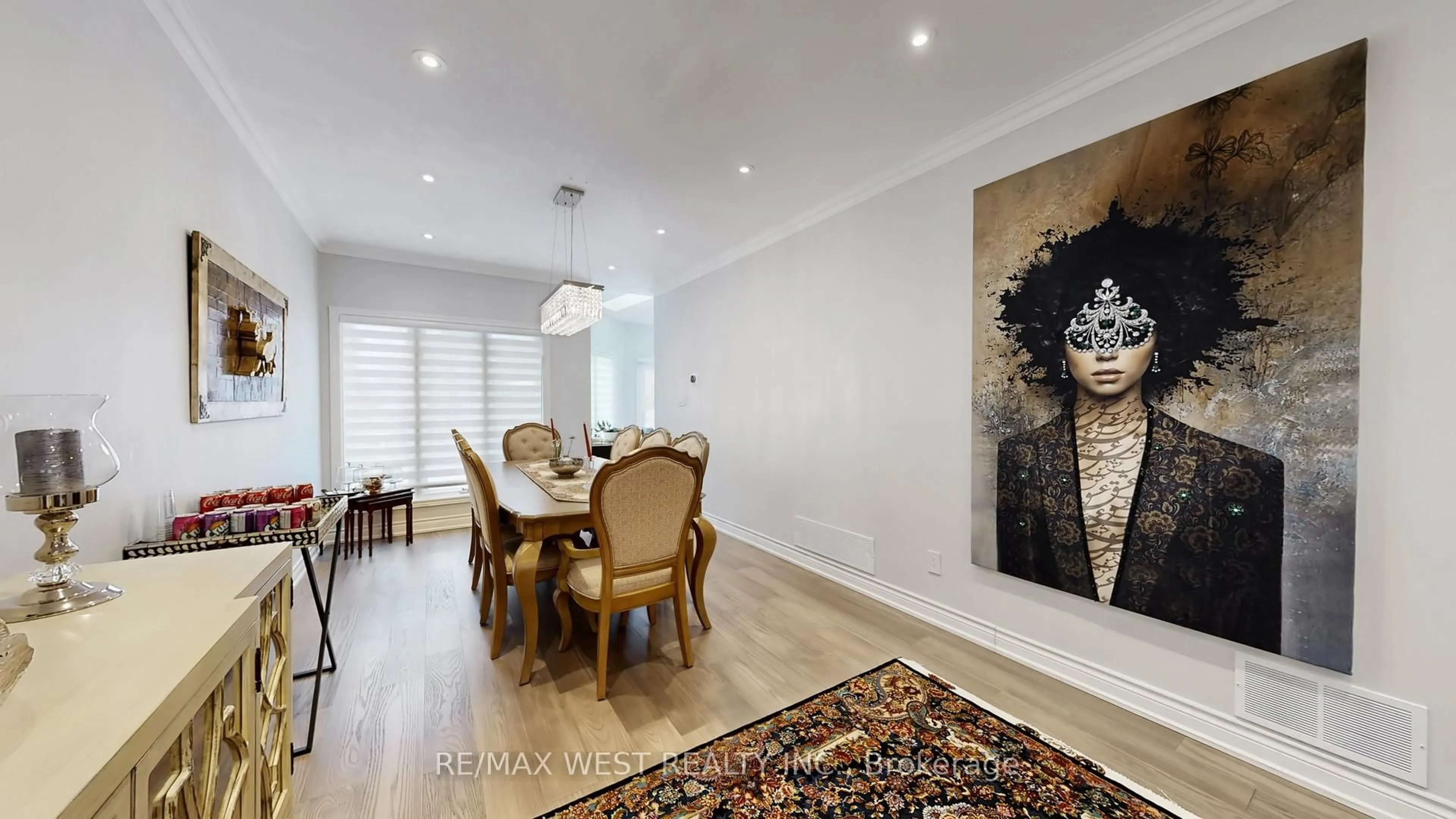 Dining room, wood/laminate floor for 31 Mulholland Dr, Vaughan Ontario L4J 7T7