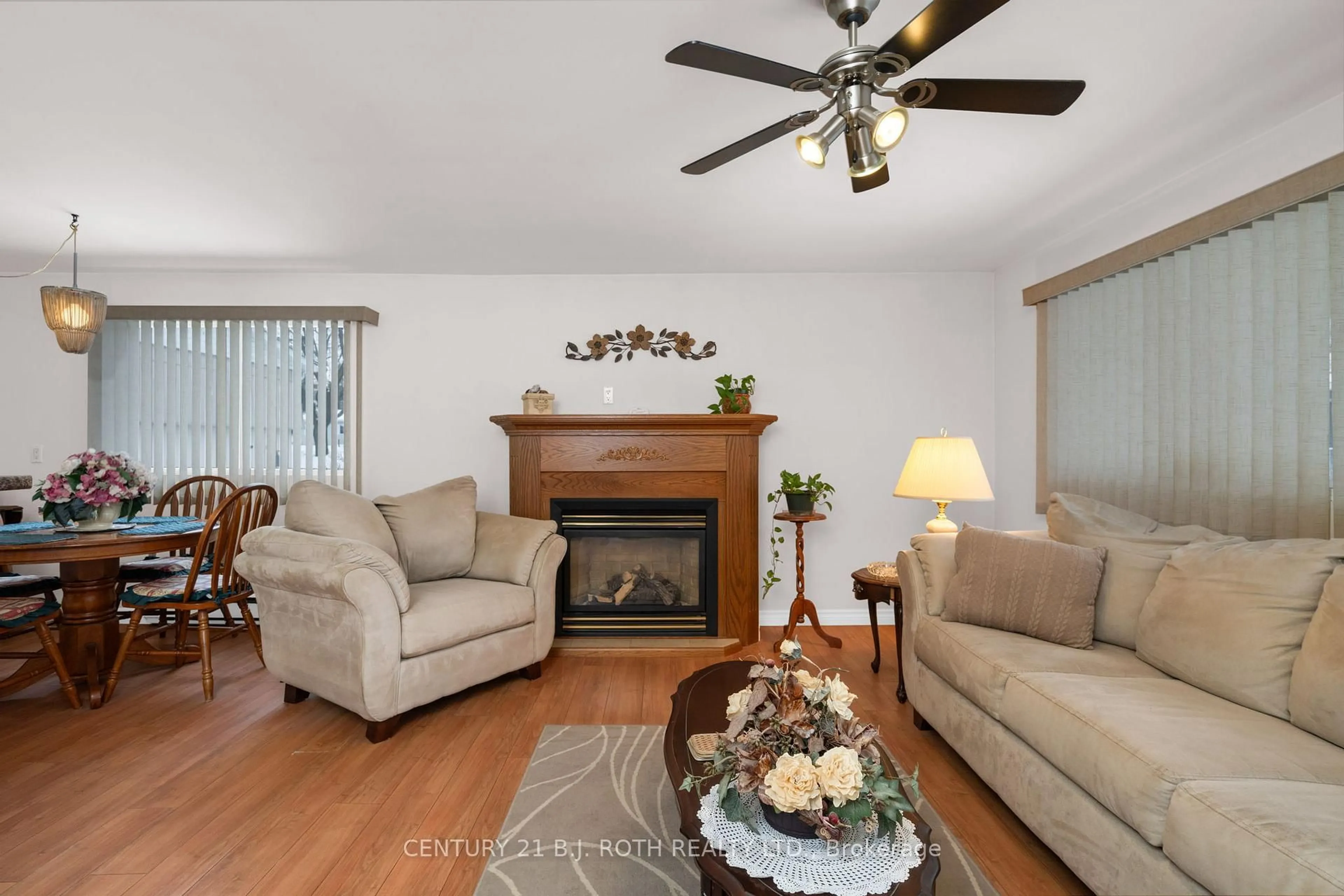 Living room with furniture, wood/laminate floor for 73 Main St, Innisfil Ontario L9S 1N2
