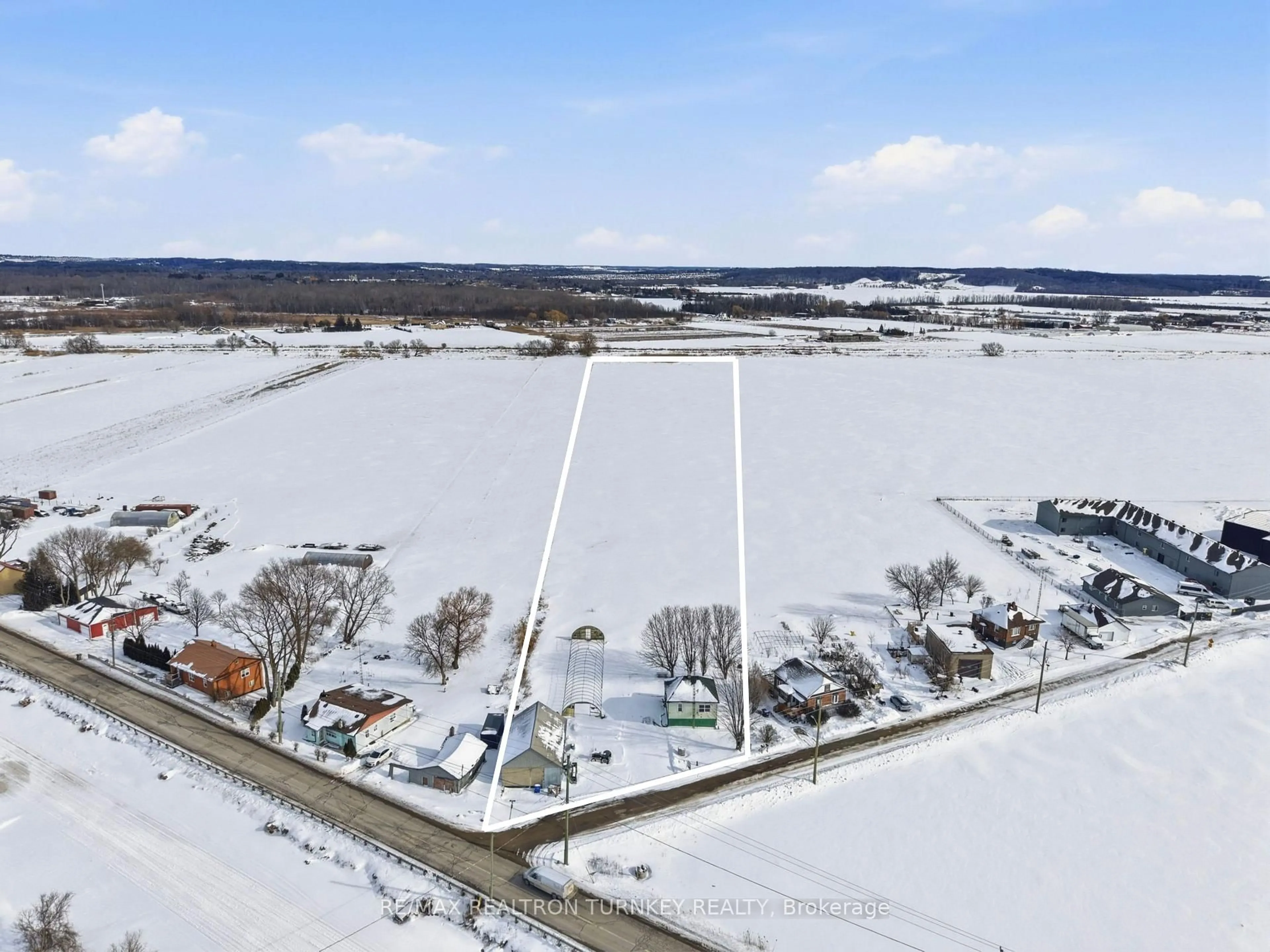 A pic from outside/outdoor area/front of a property/back of a property/a pic from drone, unknown for 3 Grencer Rd, Bradford West Gwillimbury Ontario L3Z 3Z2