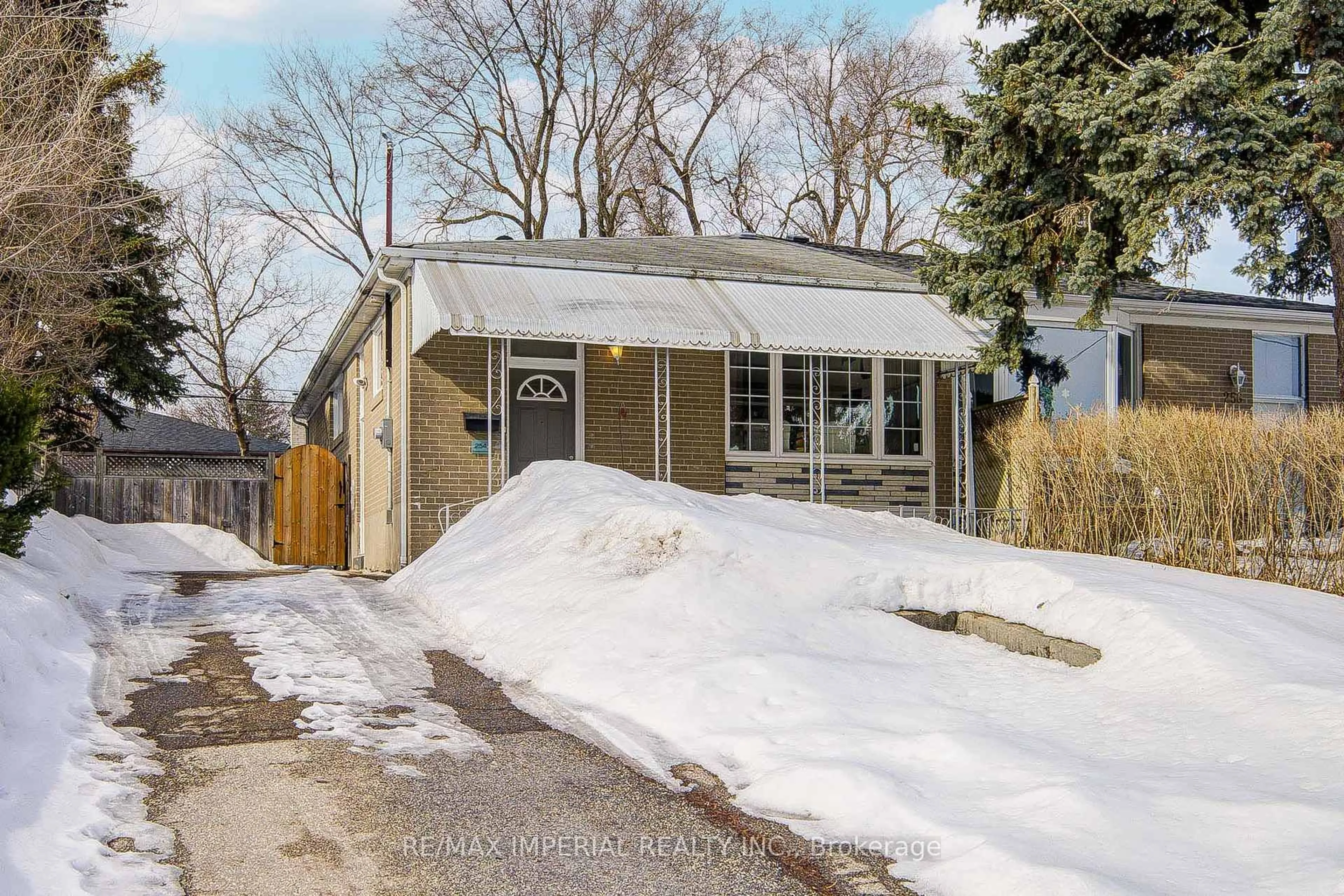 Unknown for 254 Browndale Cres, Richmond Hill Ontario L4C 3J1