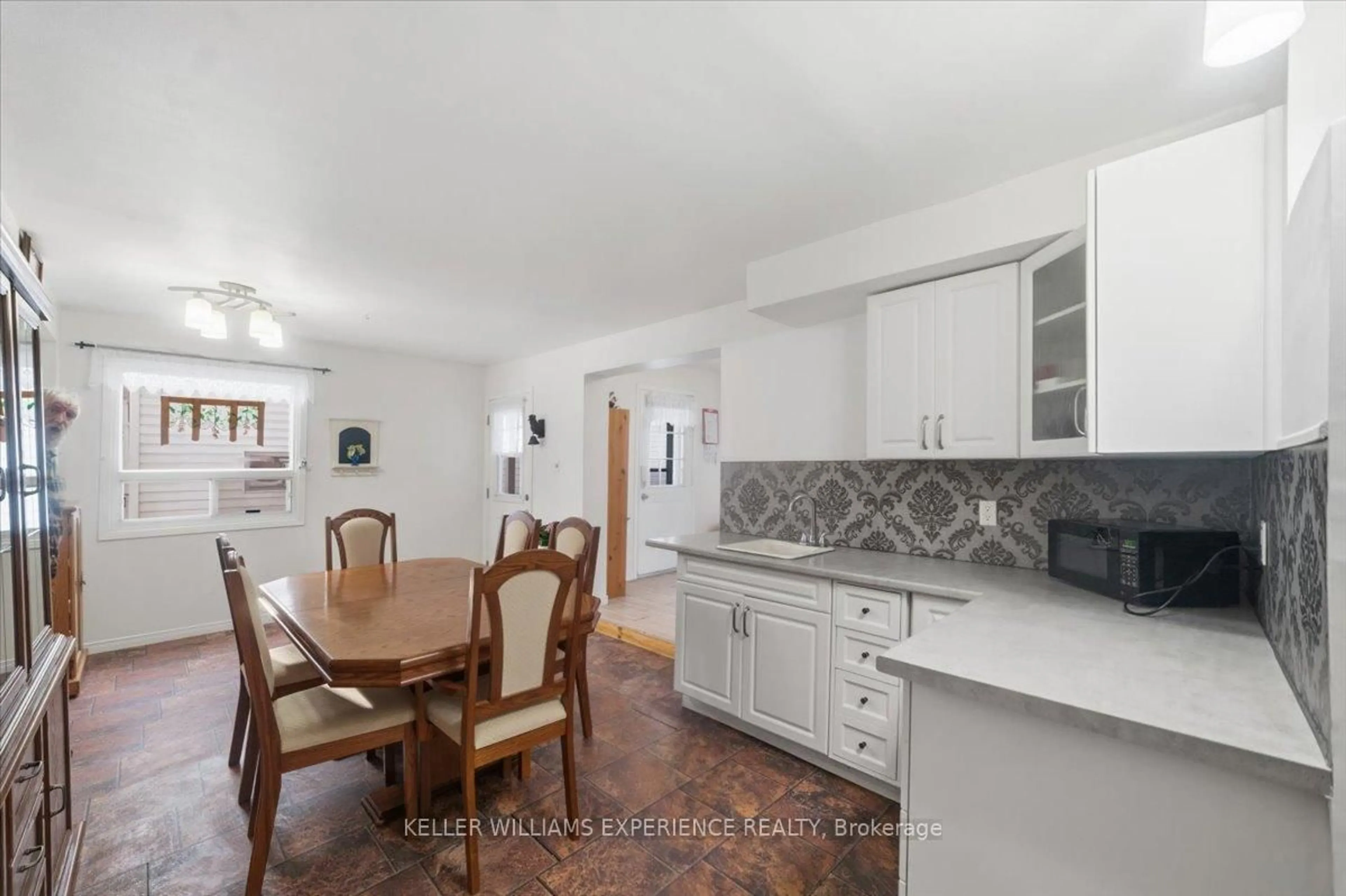 Open concept kitchen, ceramic/tile floor for 755 Happy Vale Dr, Innisfil Ontario L9S 2E5