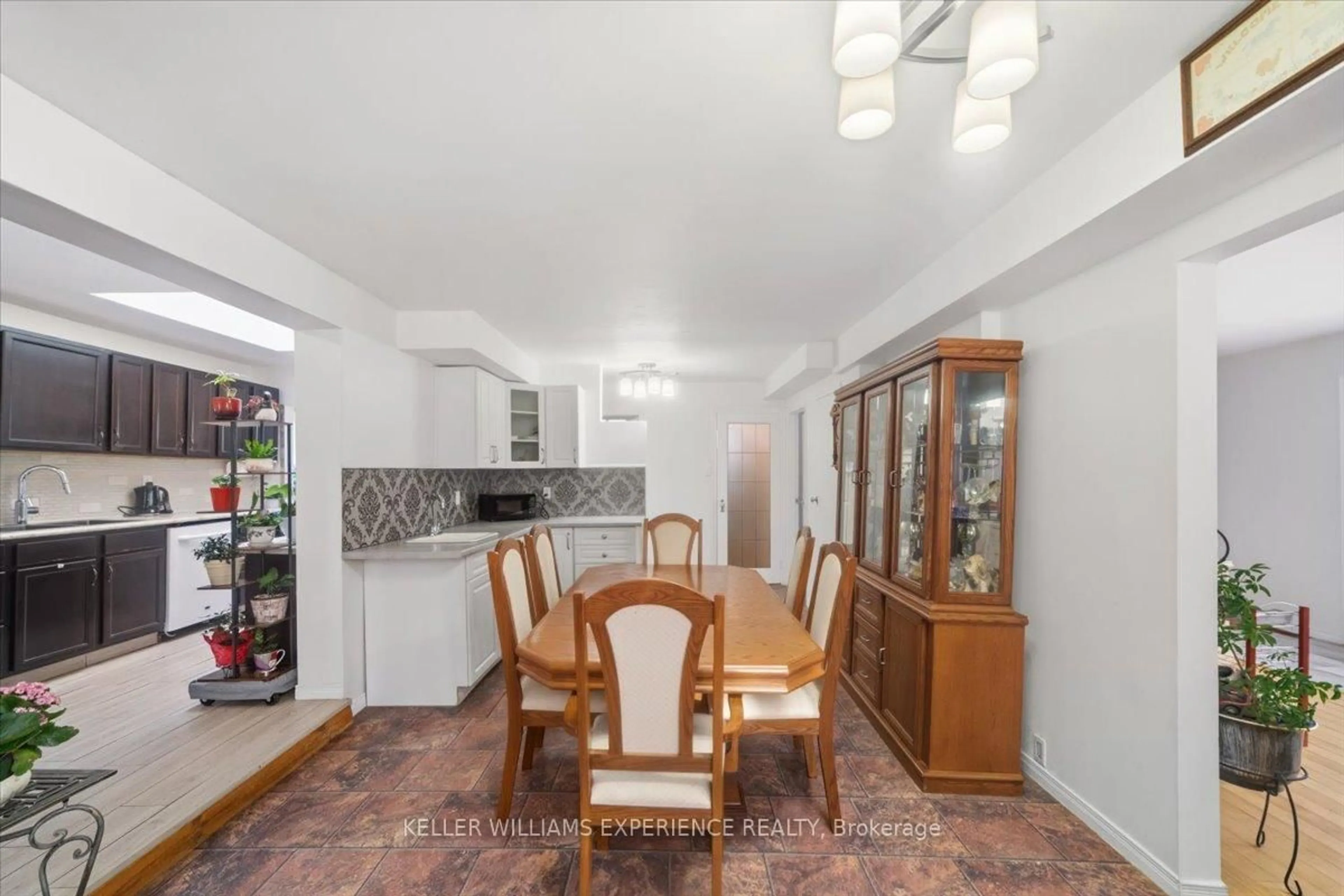 Dining room, ceramic/tile floor for 755 Happy Vale Dr, Innisfil Ontario L9S 2E5