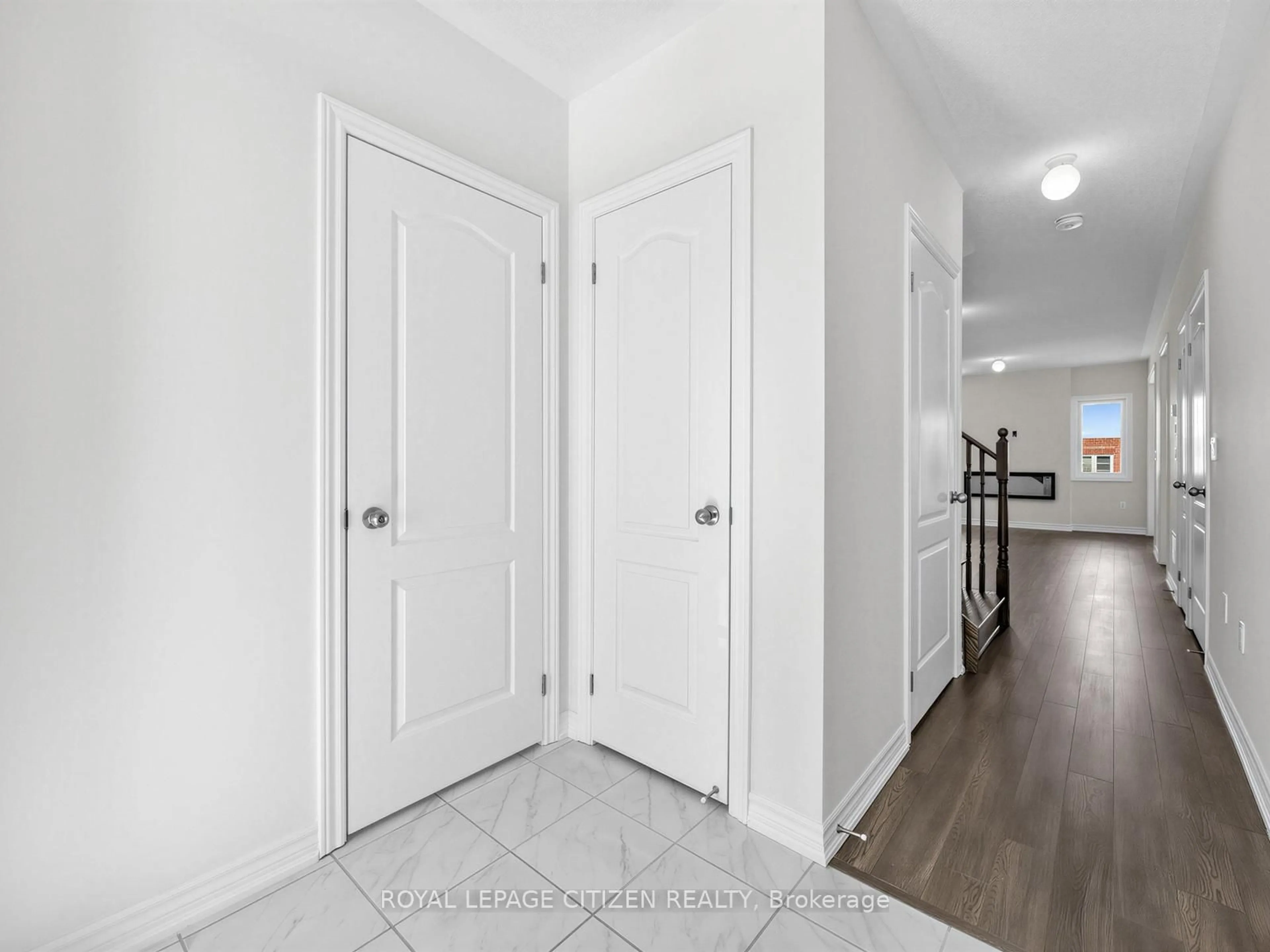 Indoor entryway for 10 Wayne Allison Dr, Georgina Ontario L0E 1R0