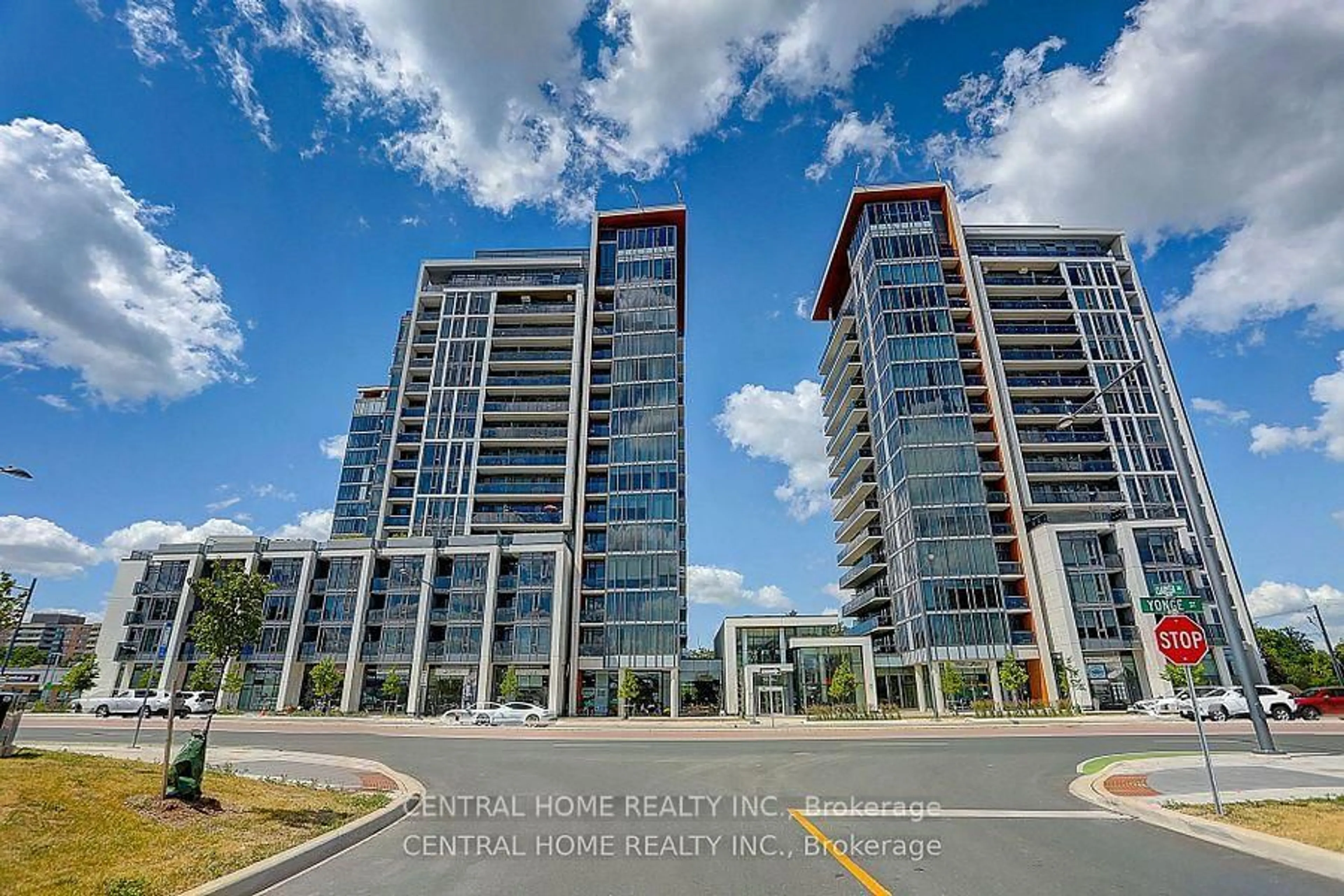 A pic from outside/outdoor area/front of a property/back of a property/a pic from drone, building for 9608 Yonge St #911A, Richmond Hill Ontario L4C 1V6