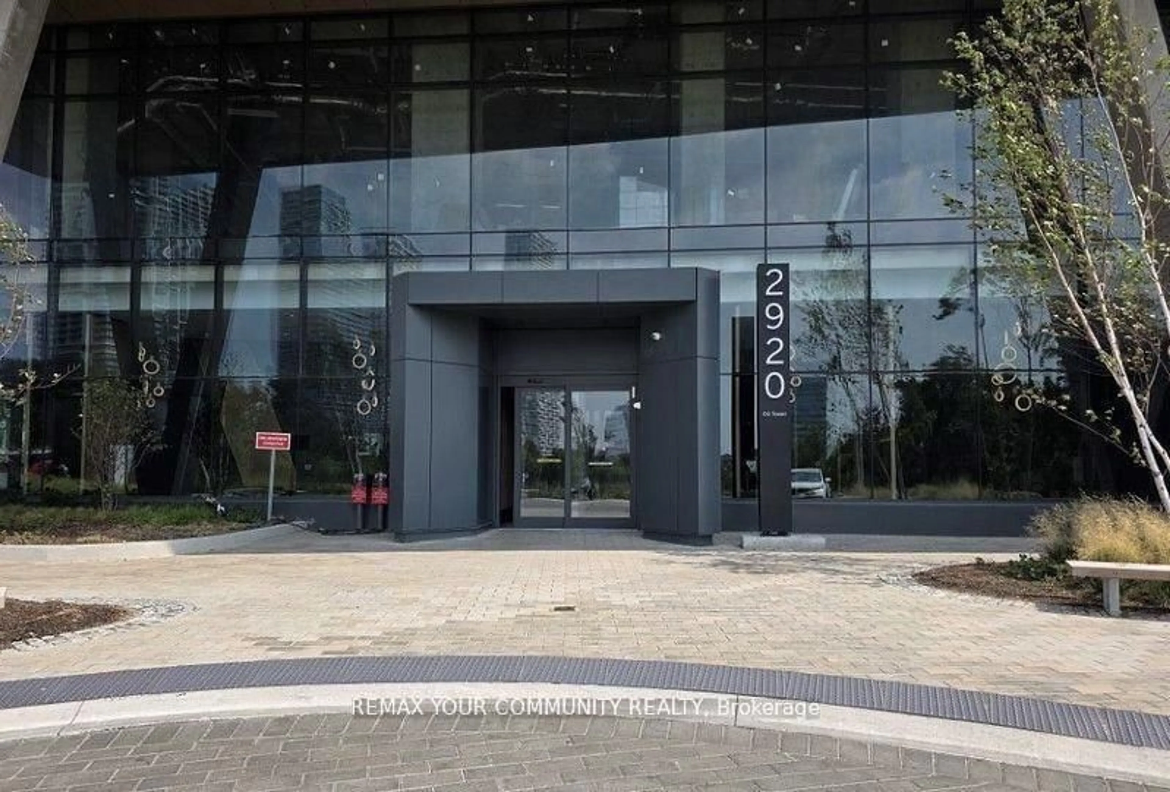 Indoor foyer for 2920 Highway 7 #4109, Vaughan Ontario L4K 0P4